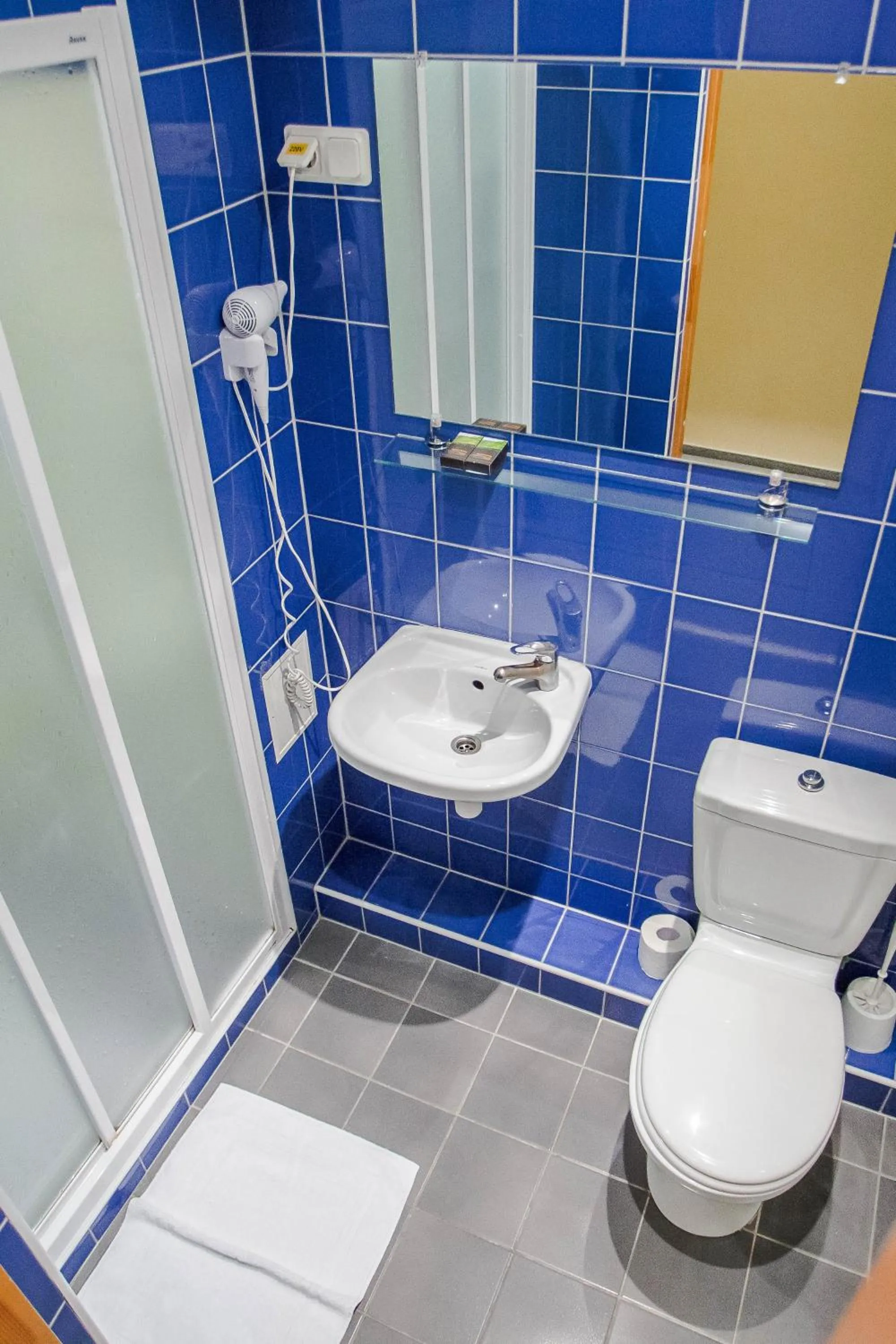 Photo of the whole room in Sports Hotel