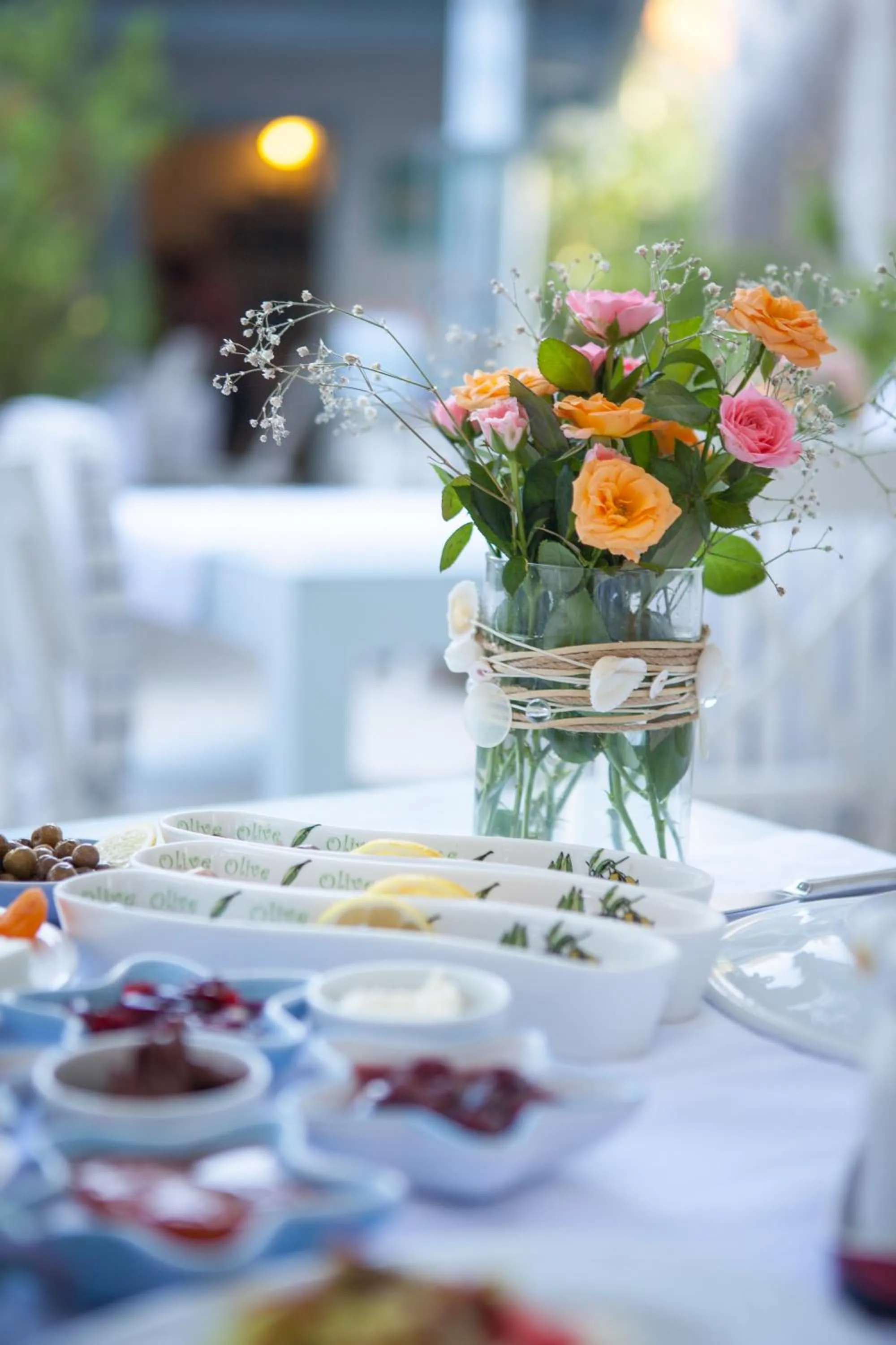 Restaurant/places to eat in Alura Hotel