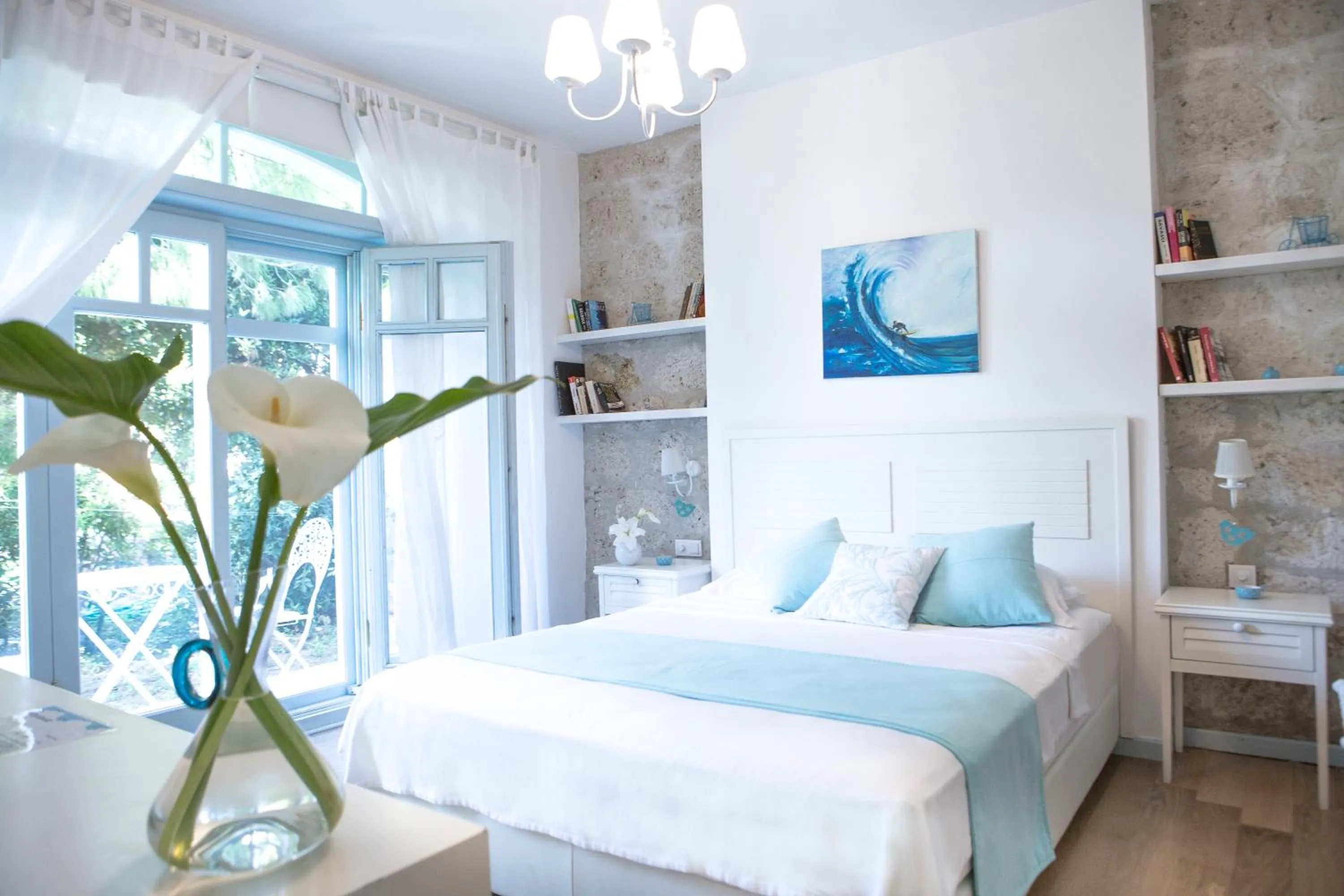 Photo of the whole room, Bed in Alura Hotel