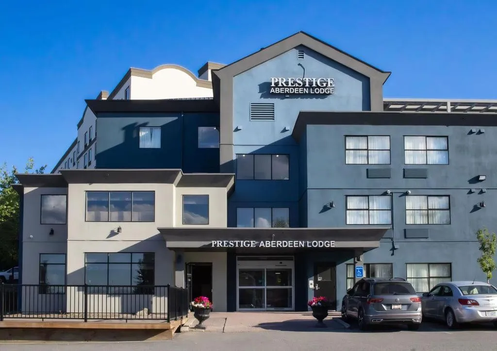 Property building in Pacific Inn & Suites Kamloops