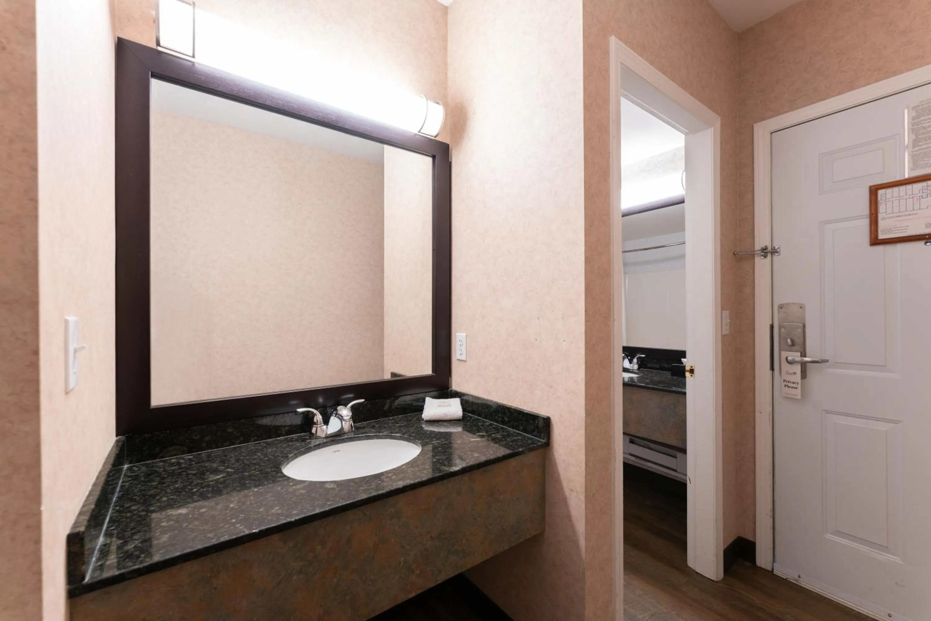 Bedroom in Prestige Aberdeen Lodge Kamloops