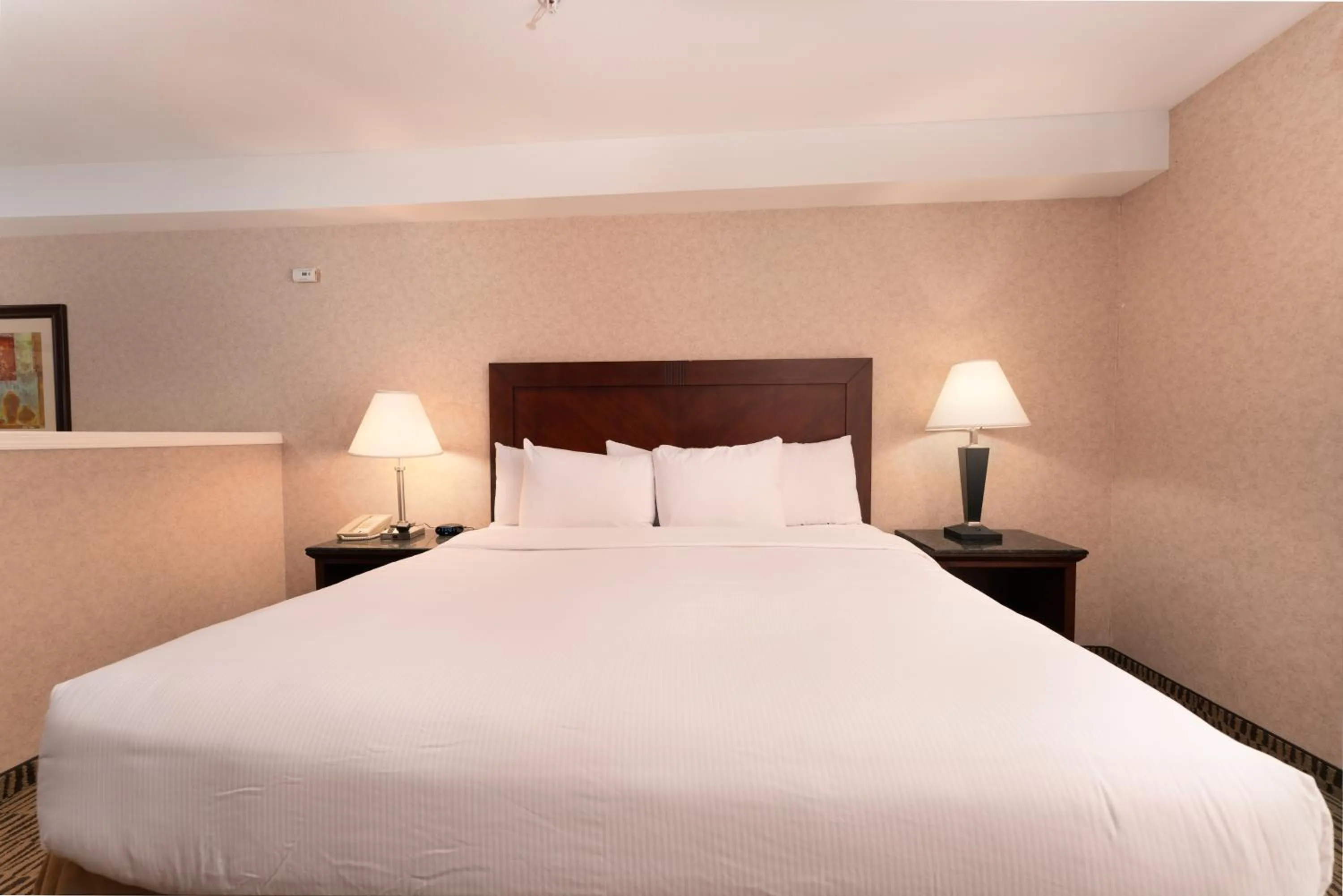 Bed in Prestige Aberdeen Lodge Kamloops