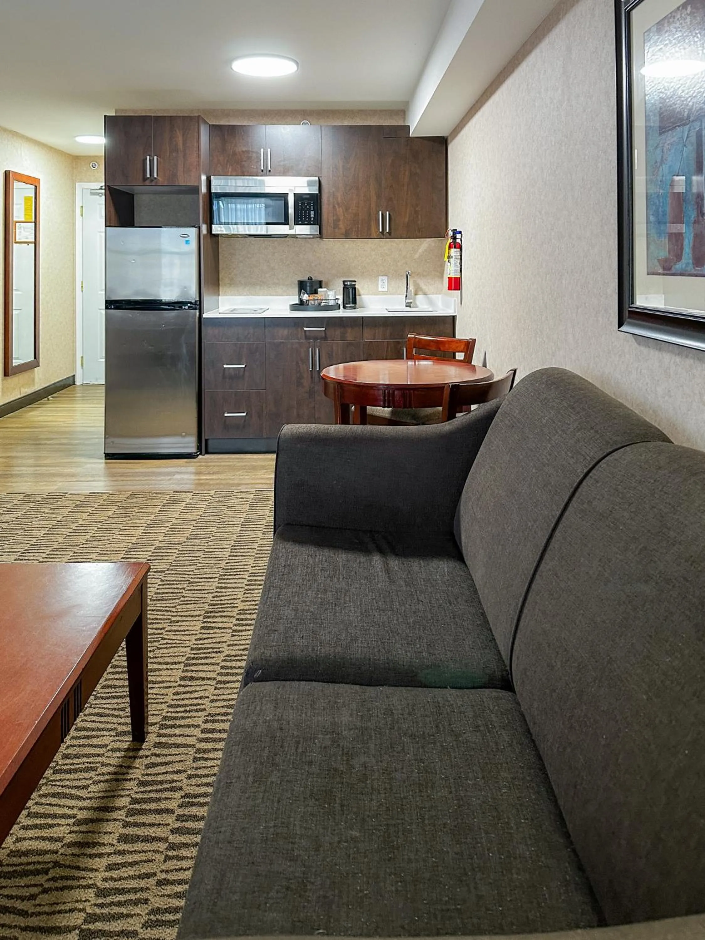 Kitchen or kitchenette in Pacific Inn & Suites Kamloops
