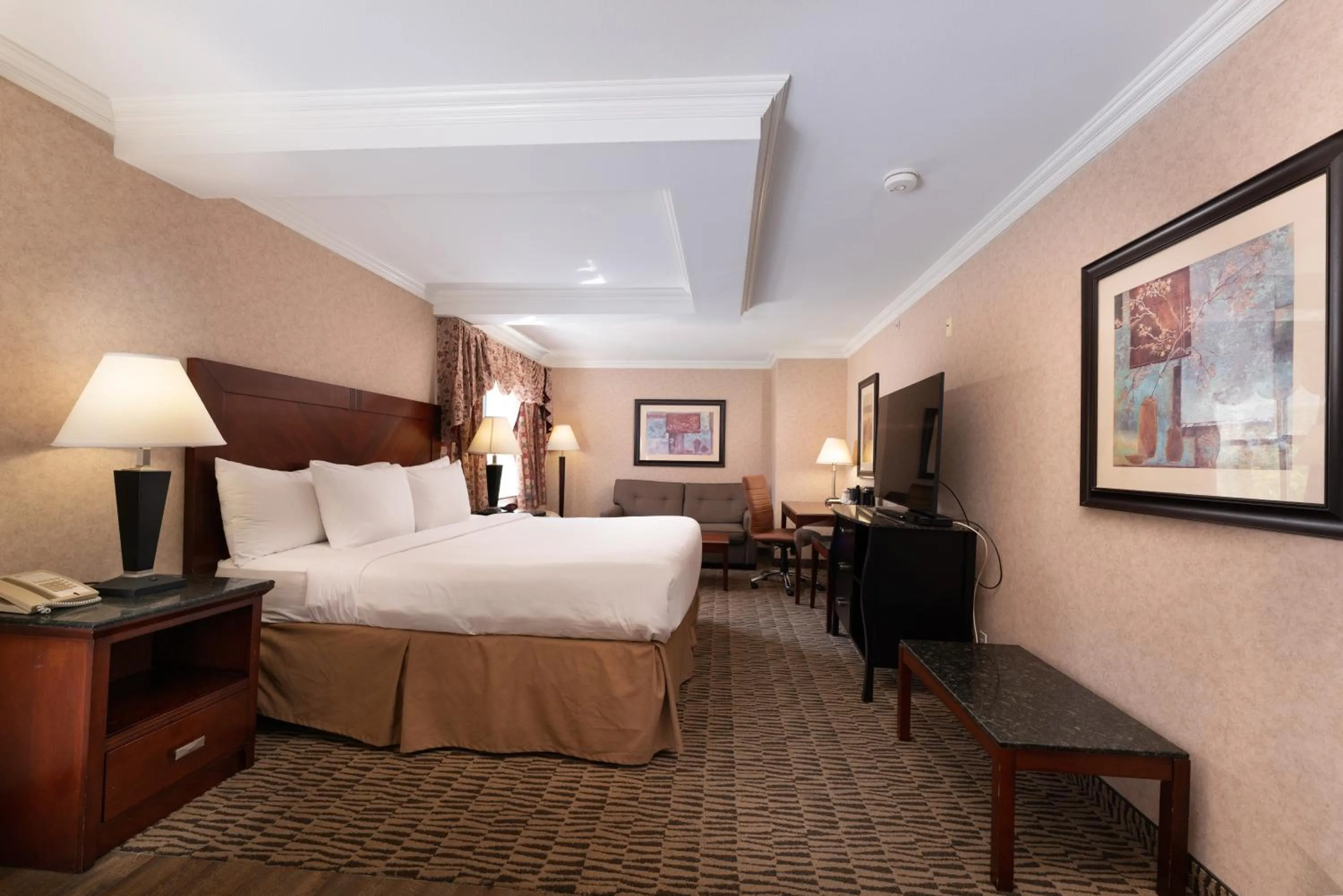 Bed in Prestige Aberdeen Lodge Kamloops