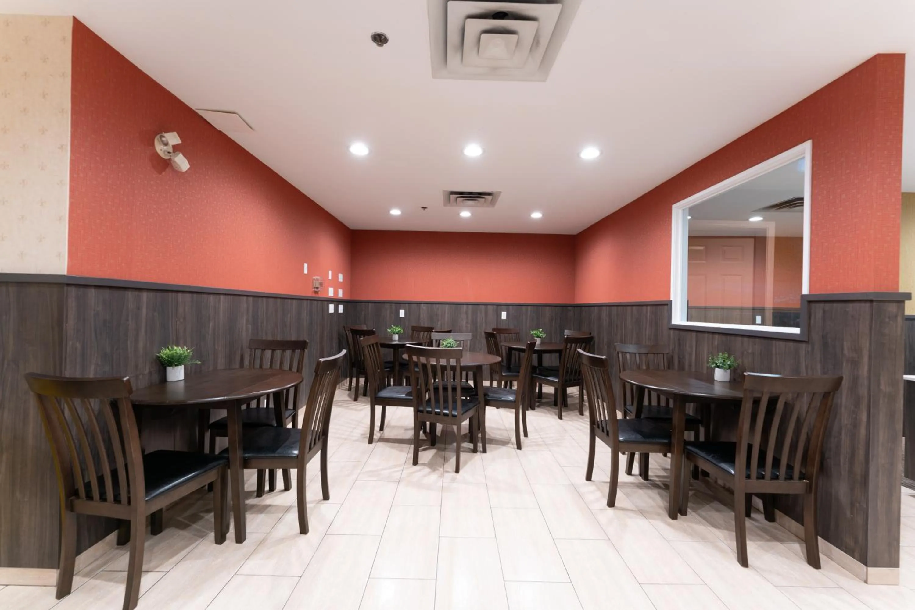 Seating area in Prestige Aberdeen Lodge Kamloops