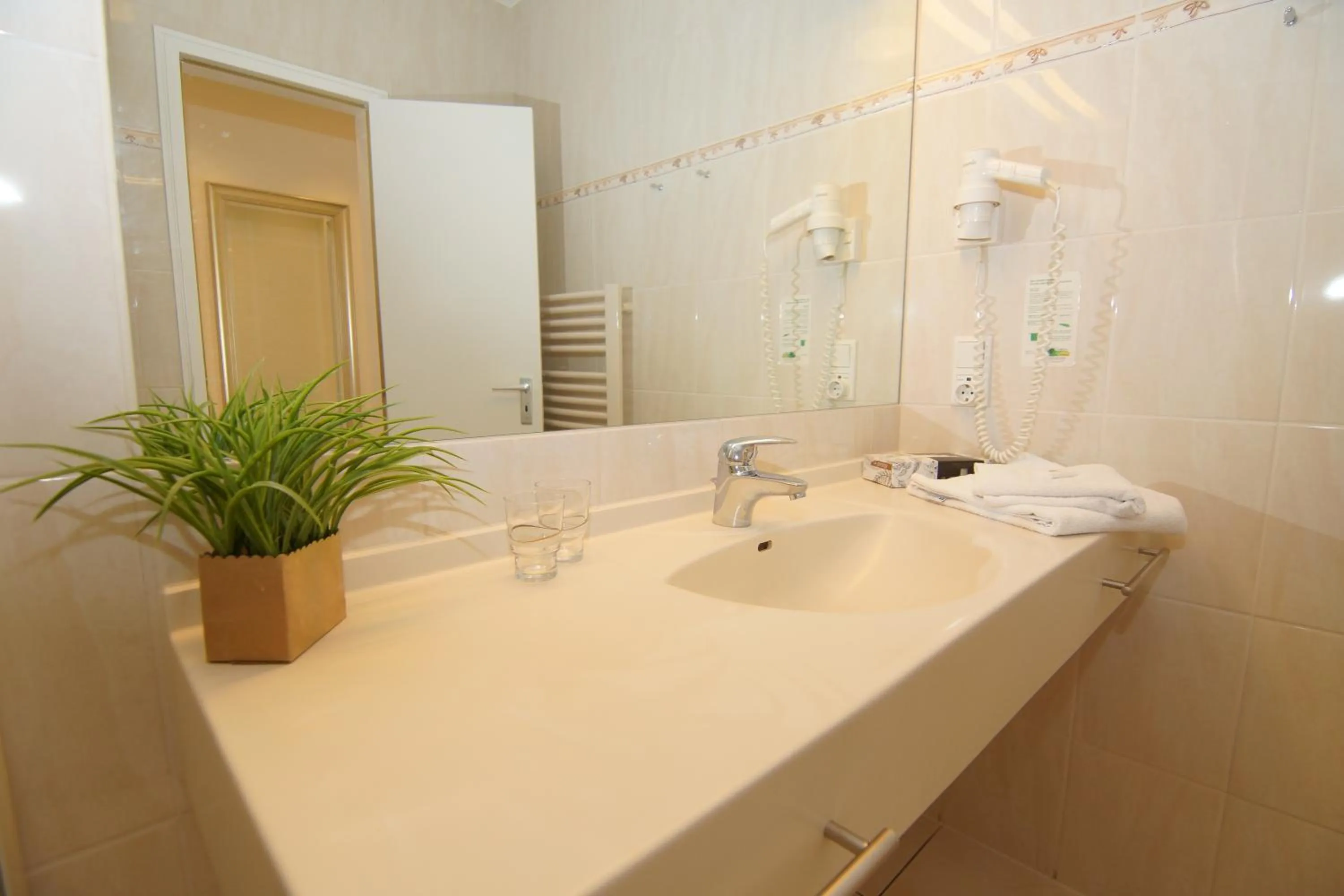 Bathroom in Komforthotel & Restaurant Riemann