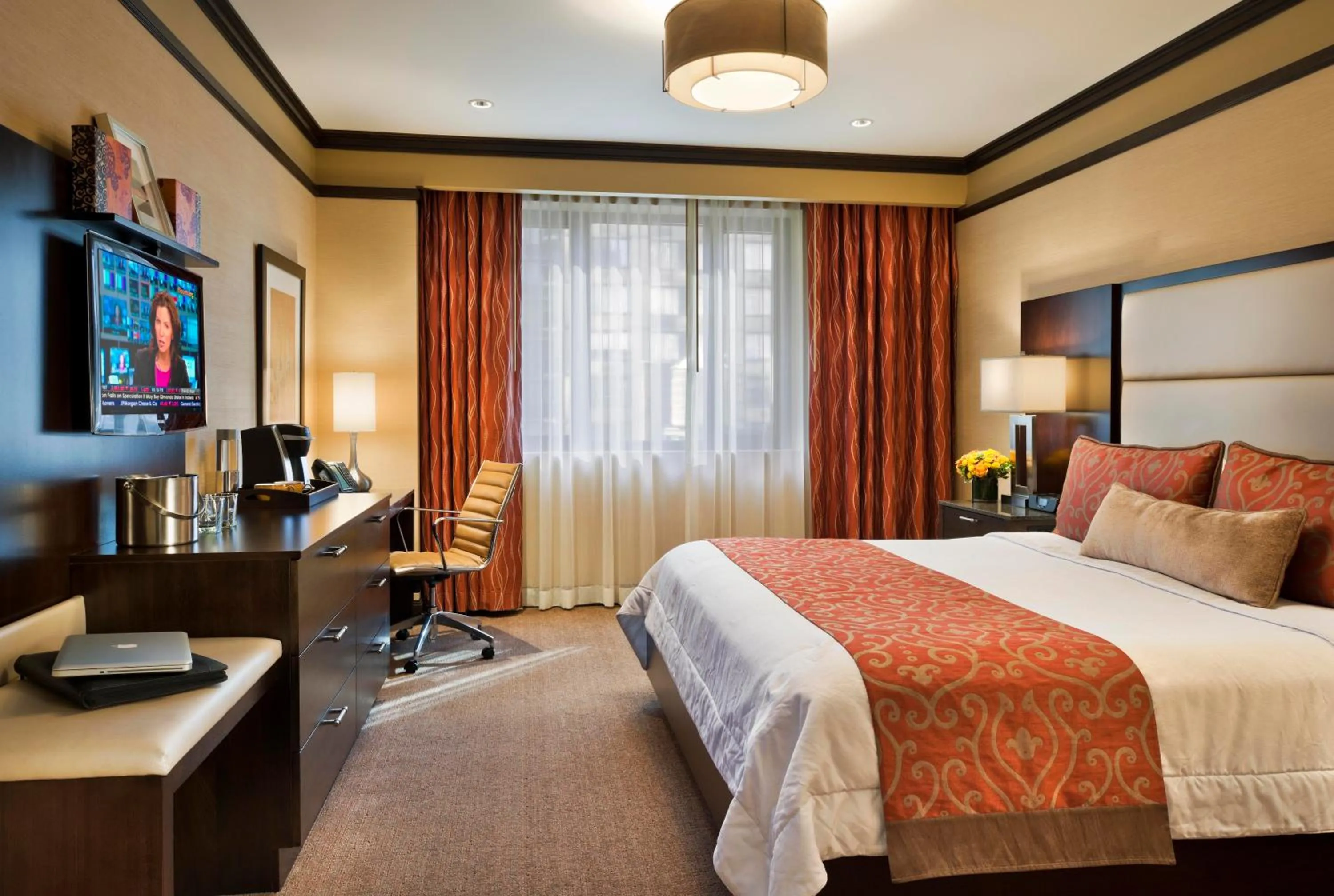 Photo of the whole room, Bed in The Pearl Hotel