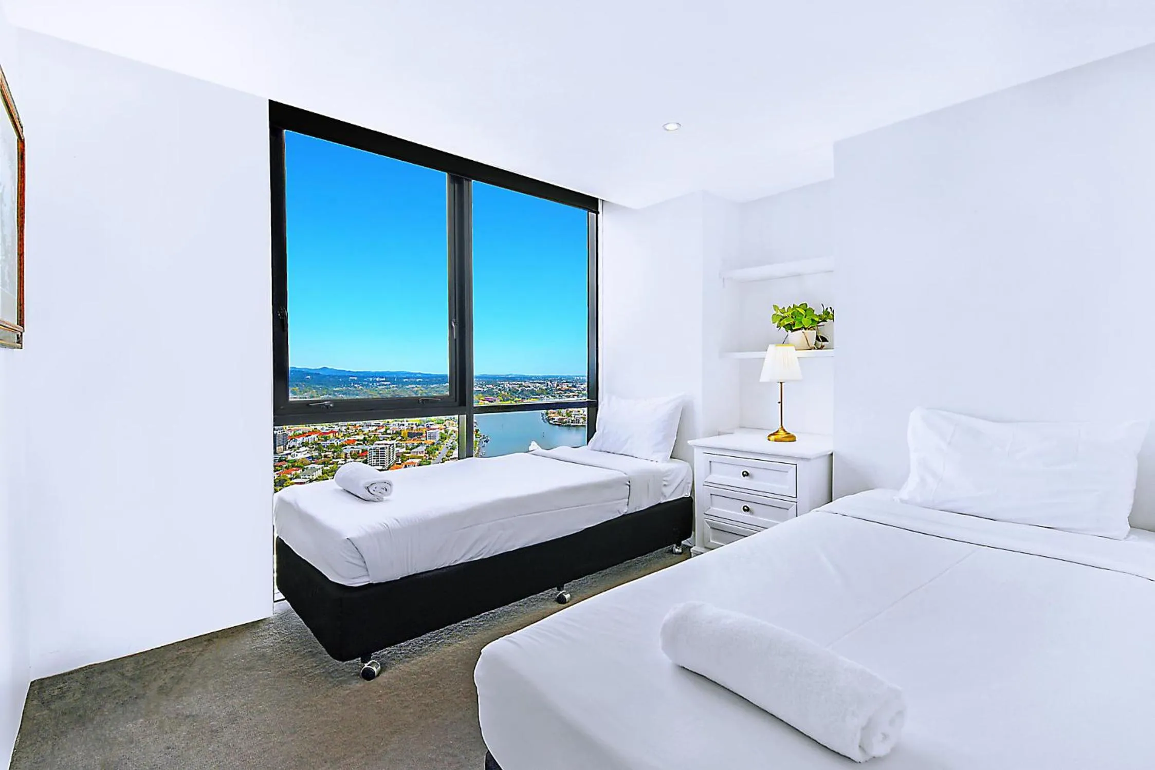 Bed in Circle On Cavill Surfers Paradise Apartments-Holiday Paradise