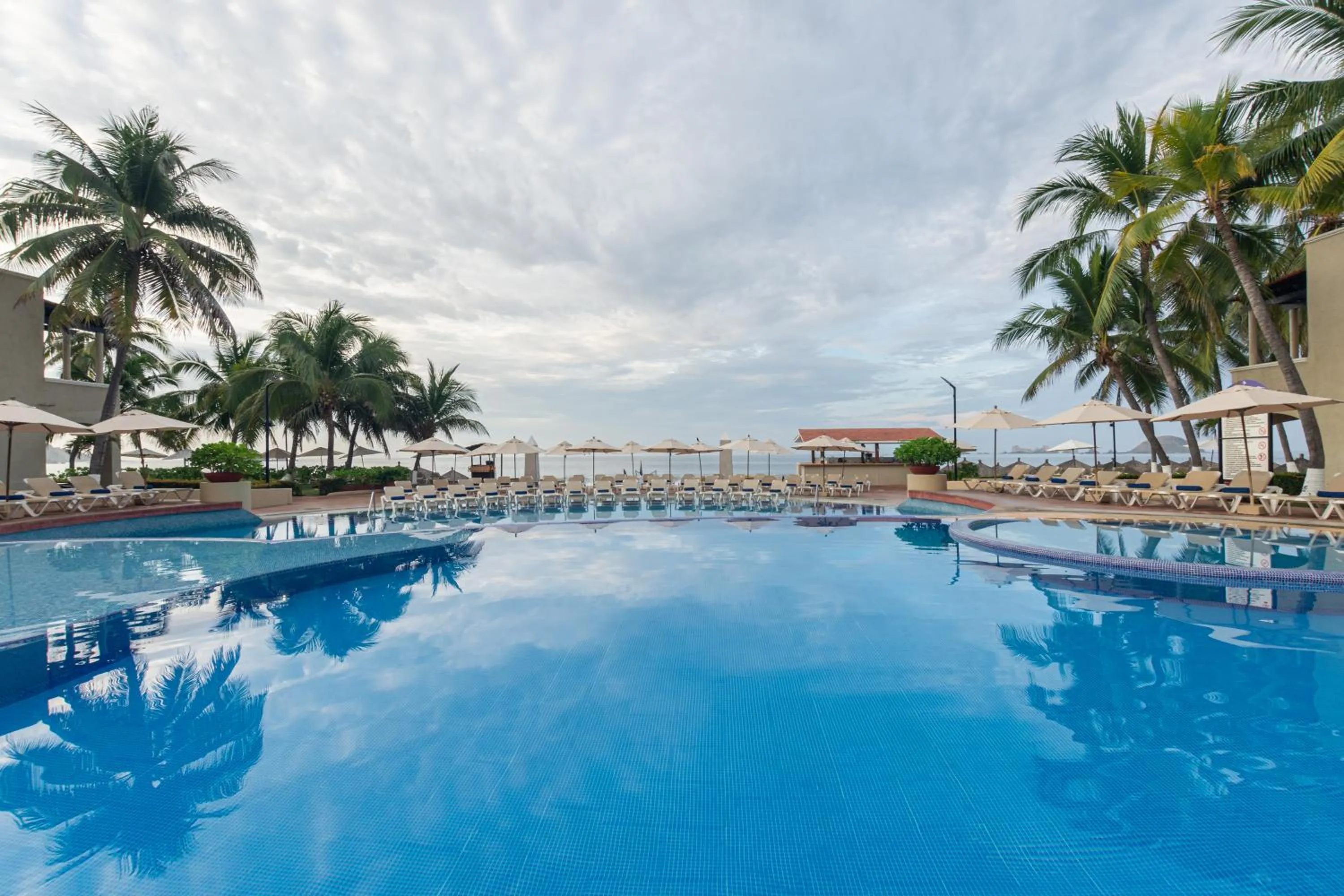 Facade/entrance in Tesoro Ixtapa All Inclusive