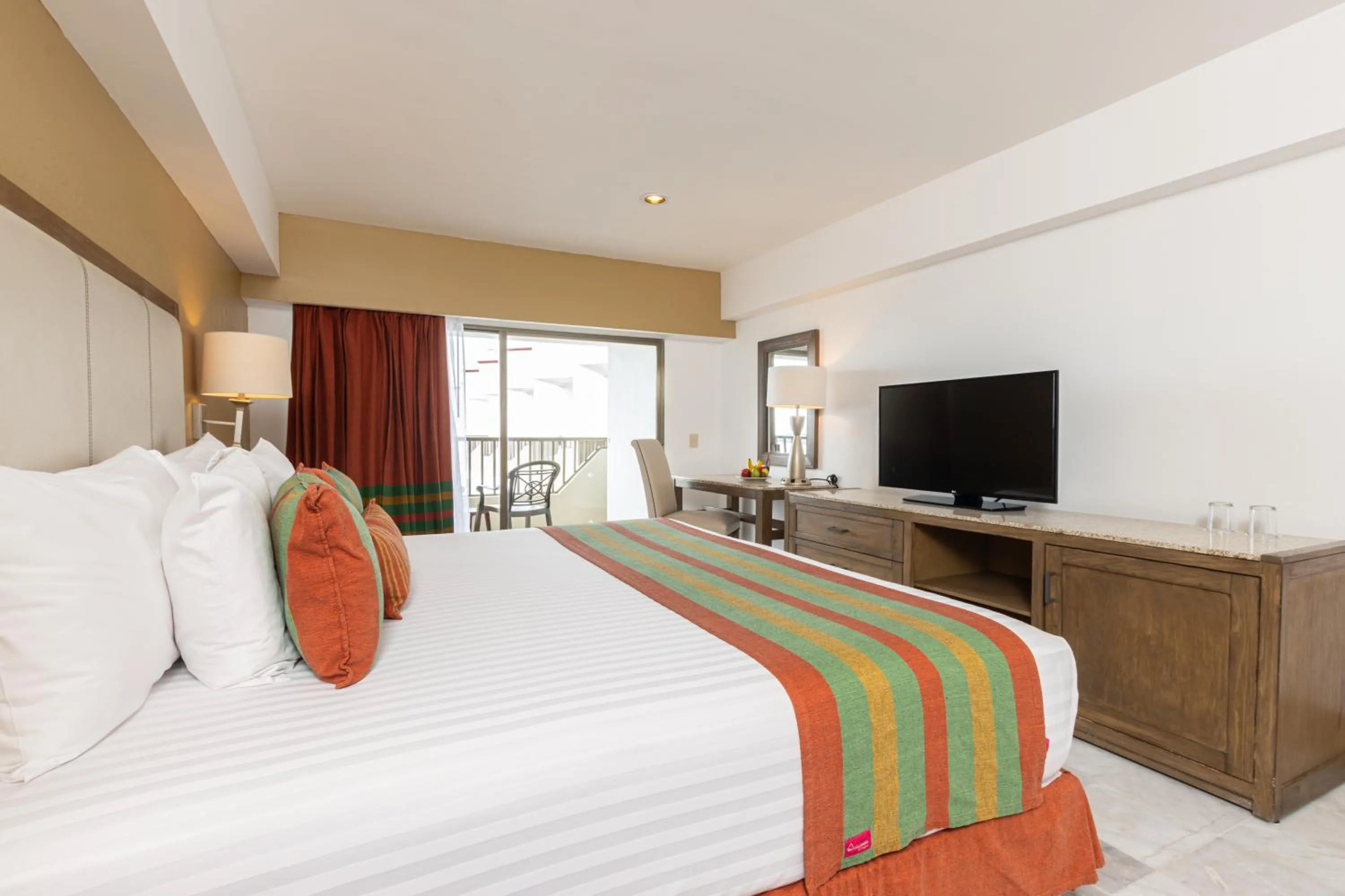 Bed in Tesoro Ixtapa All Inclusive