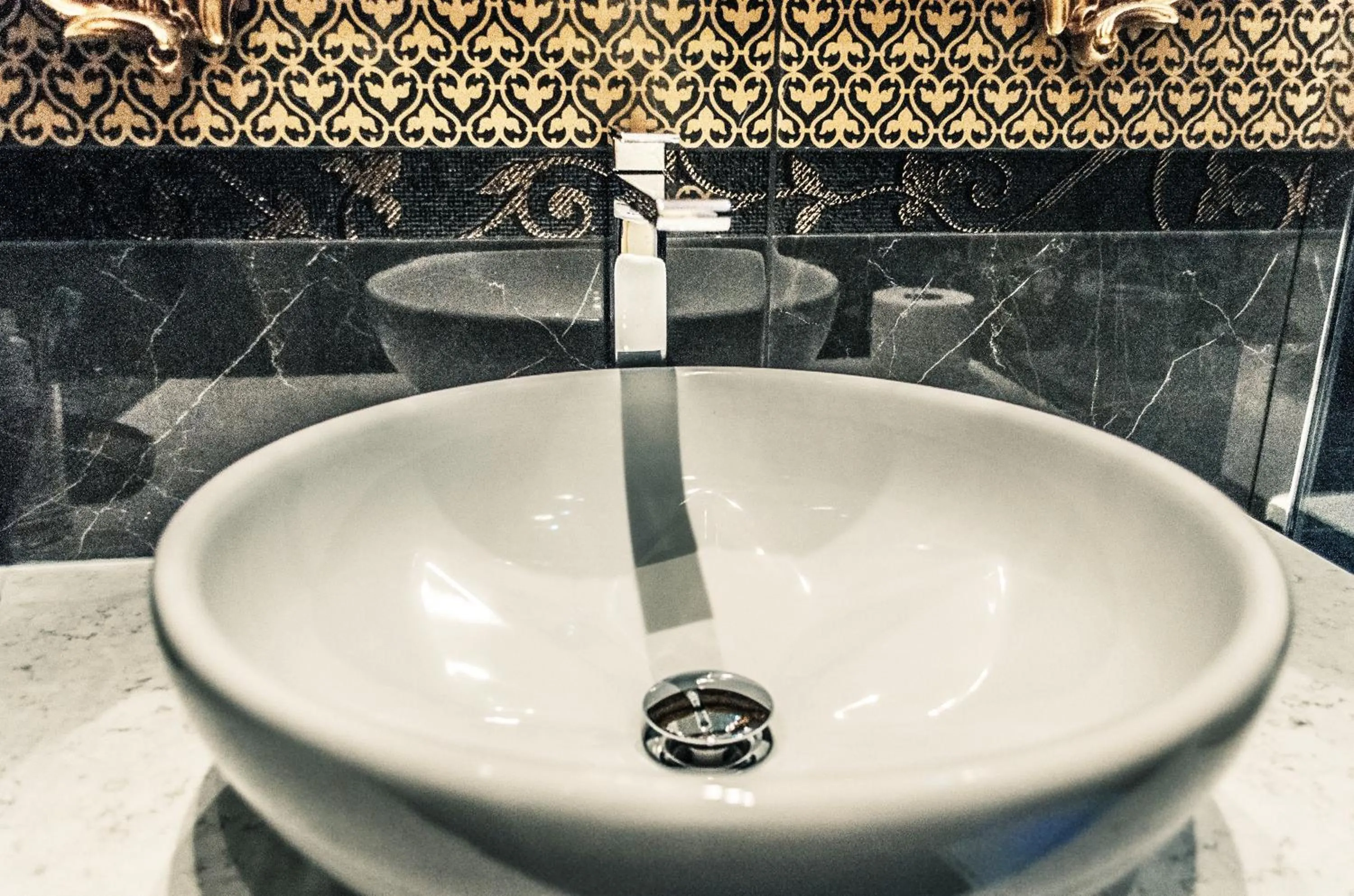 Bathroom in Impero Vaticano Suites Guest House