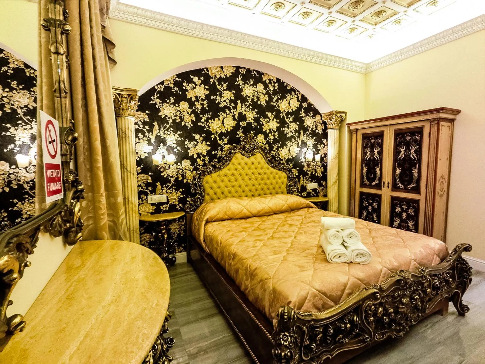 Photo of the whole room, Bed in Impero Vaticano Suites Guest House