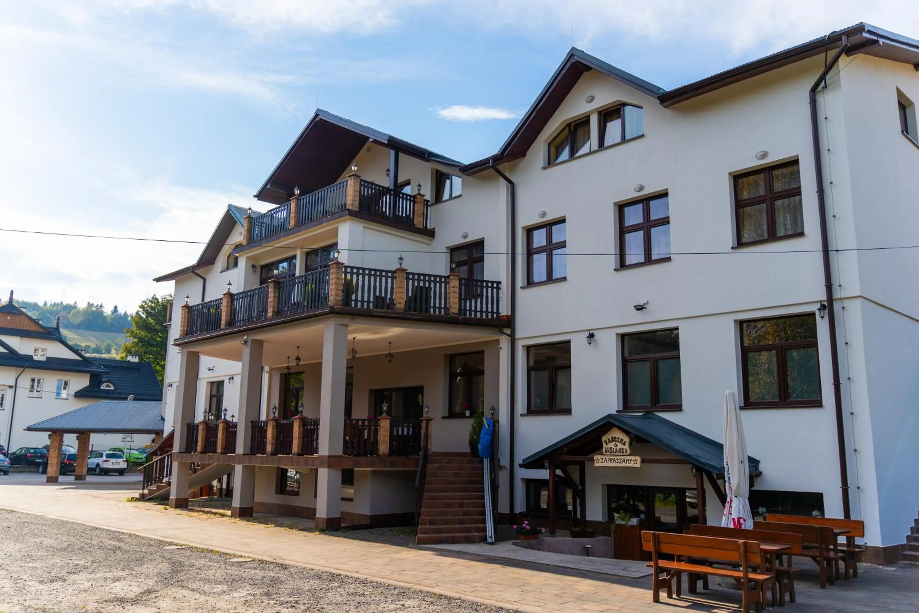 Property building in Dwór Jur-Gast