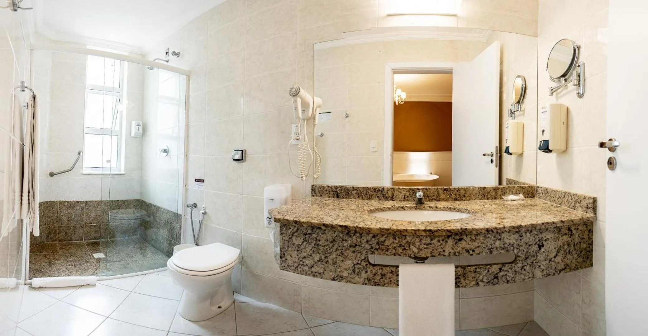 Toilet in Planalto Select Hotel Ponta Grossa