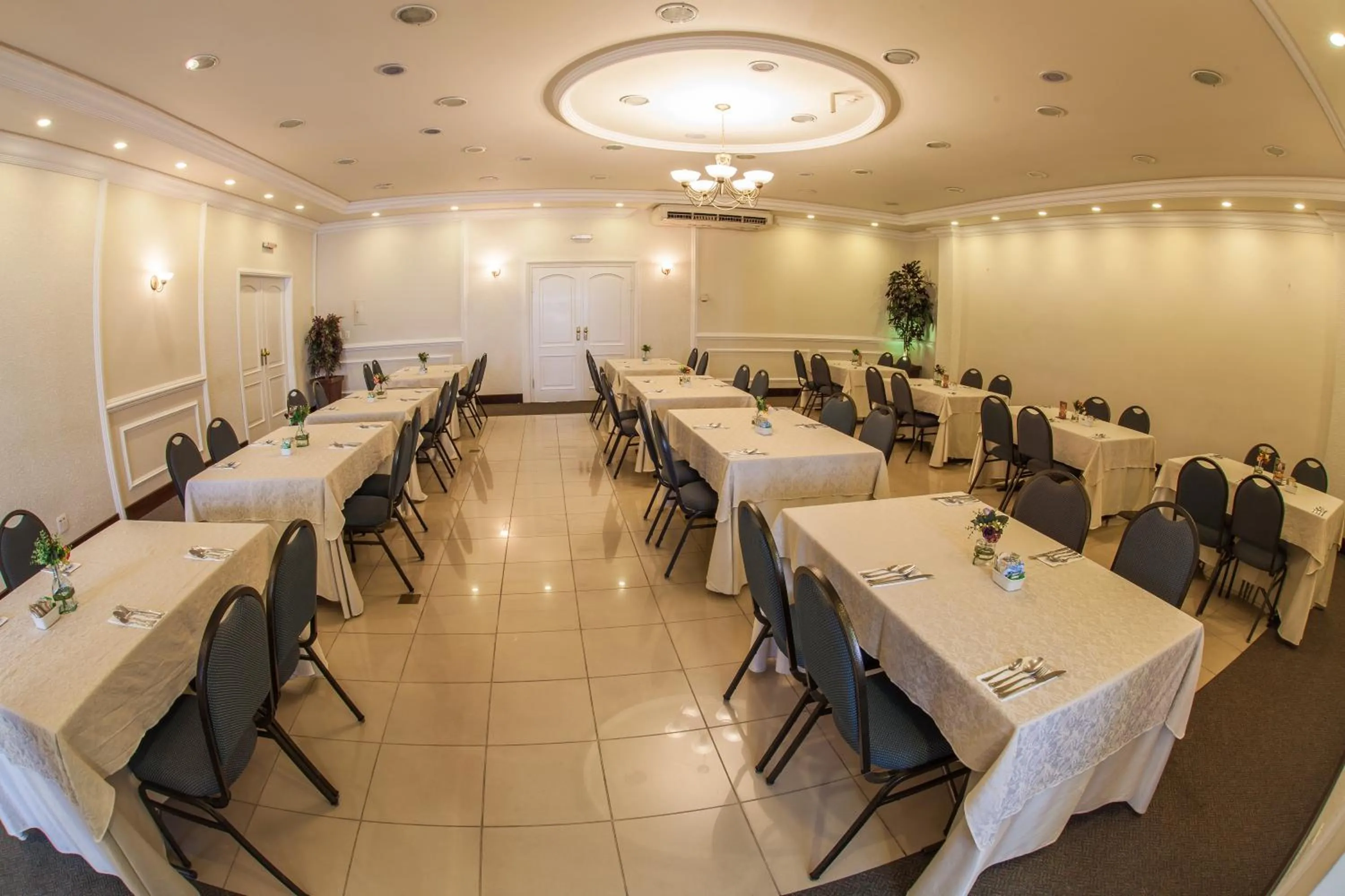 Restaurant/places to eat in Planalto Select Hotel Ponta Grossa