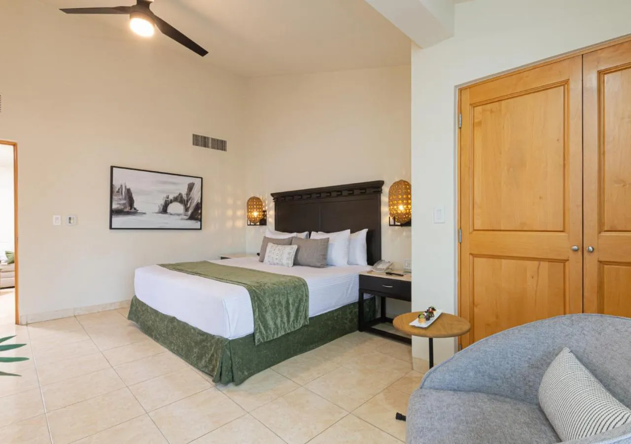 Bed in Hotel Tesoro Los Cabos