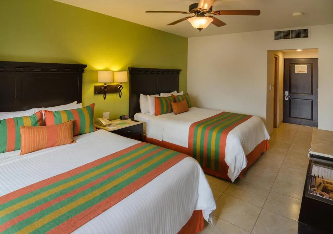 Bed in Hotel Tesoro Los Cabos