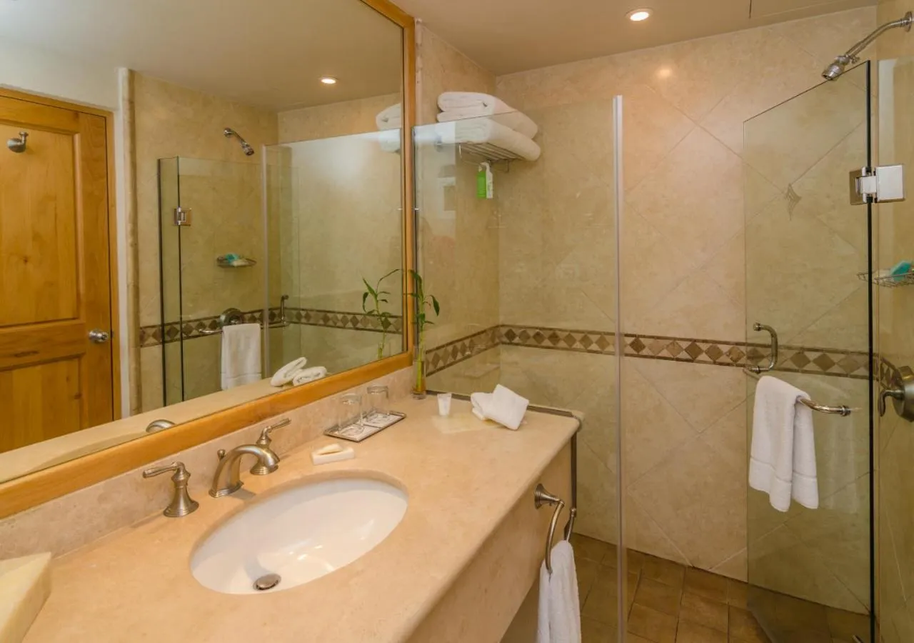 Bathroom in Hotel Tesoro Los Cabos