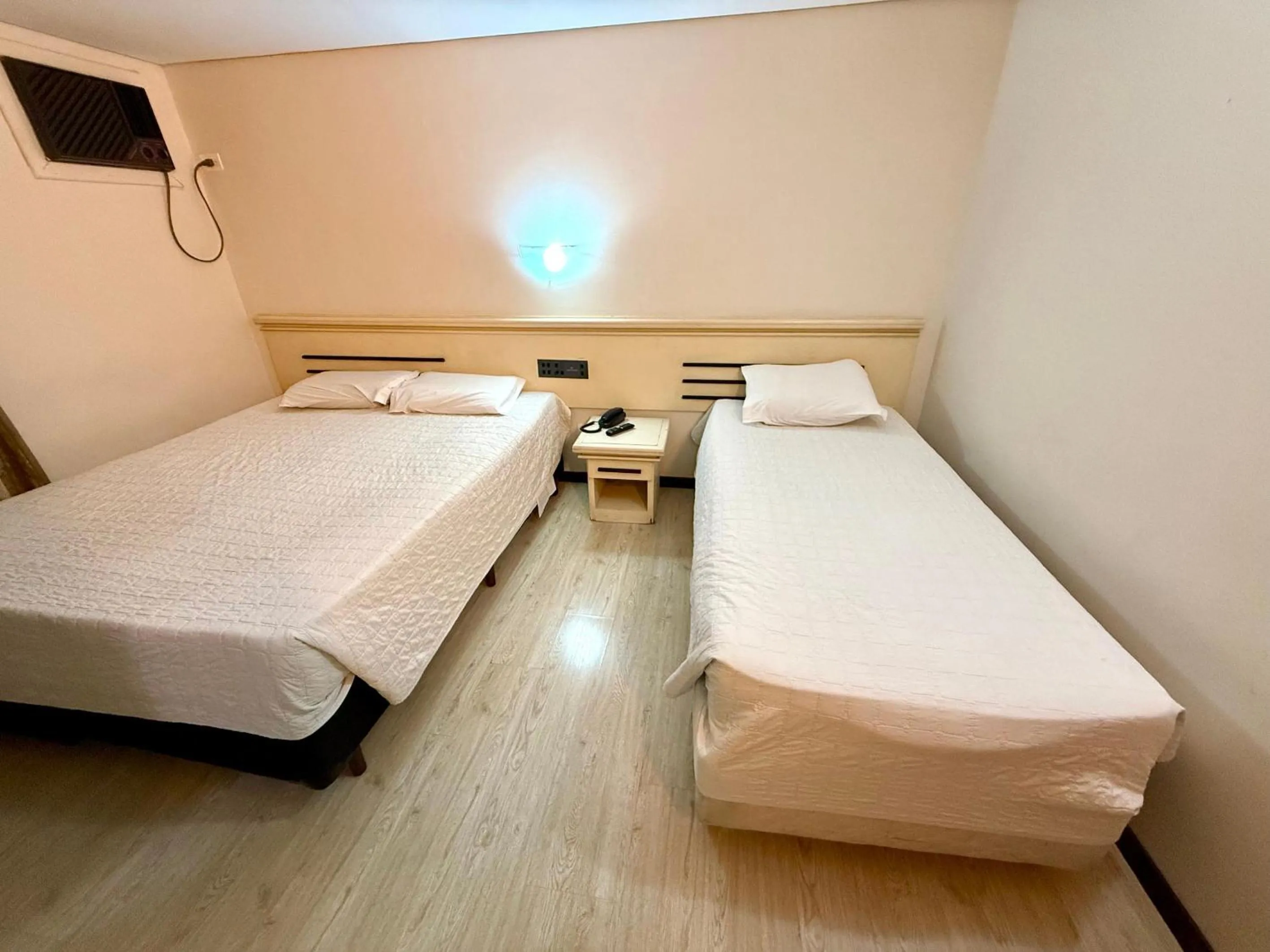 Bedroom, Bed in Granville Hotel