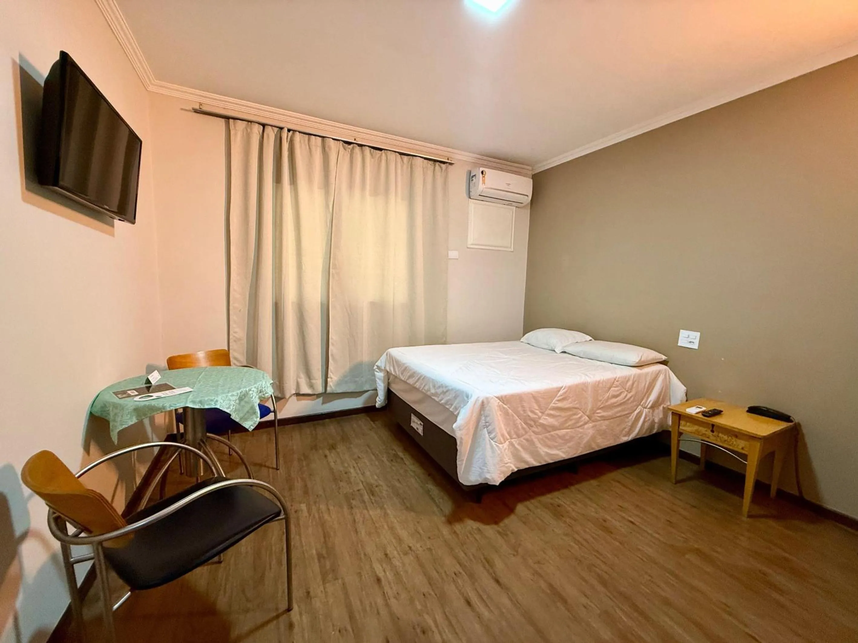 Bedroom, Bed in Granville Hotel