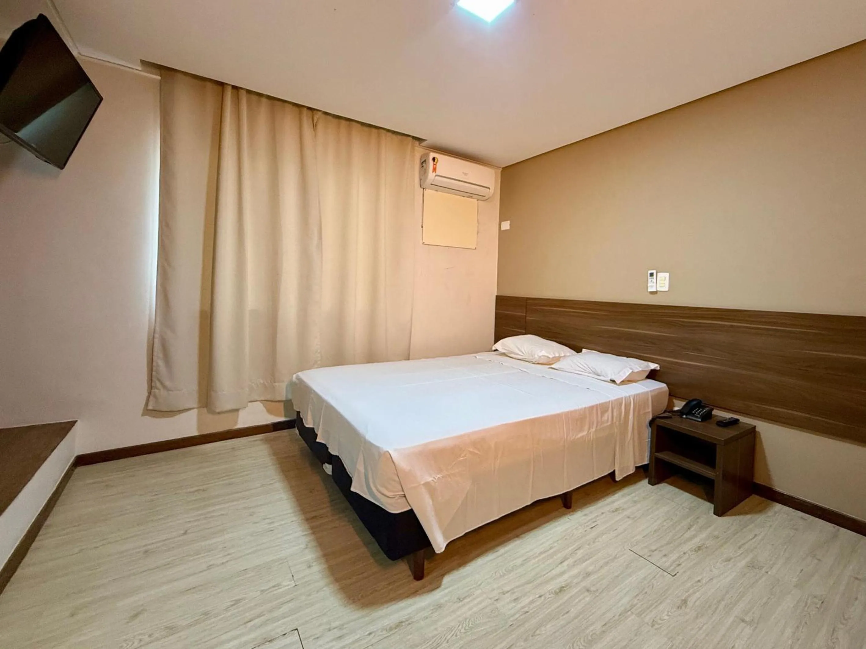 Bedroom, Bed in Granville Hotel