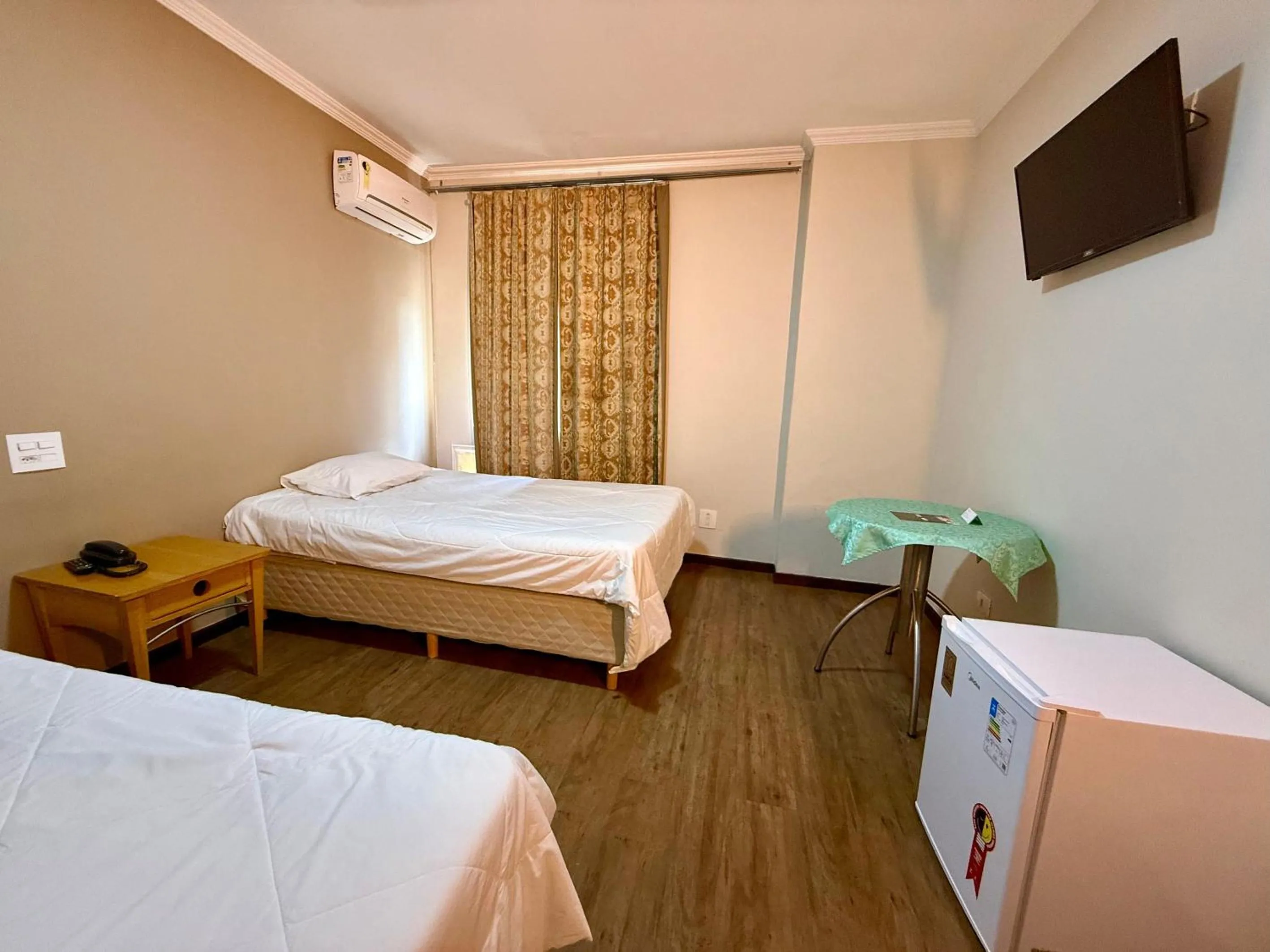 Bedroom, Bed in Granville Hotel