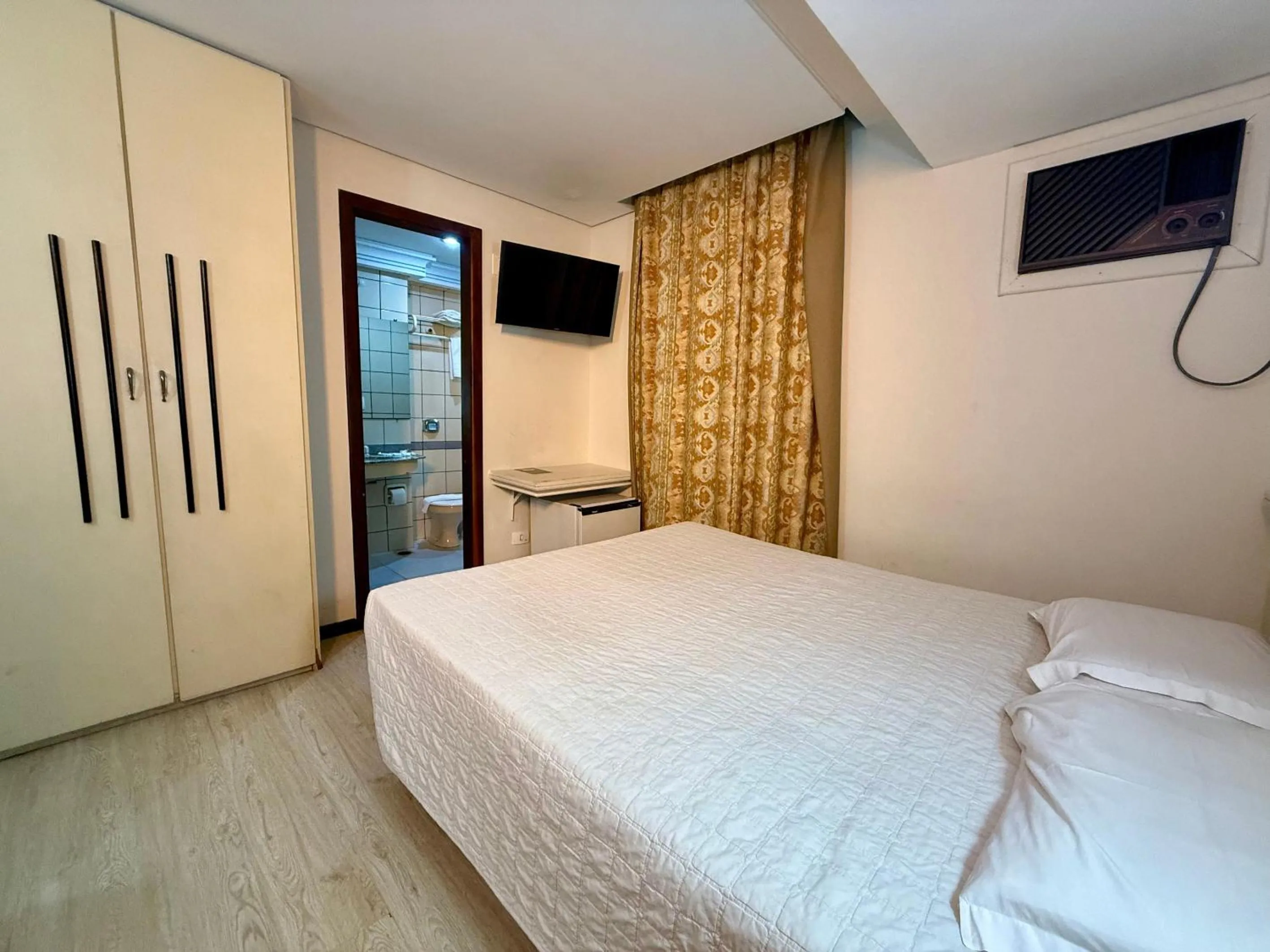 Bedroom, Bed in Granville Hotel