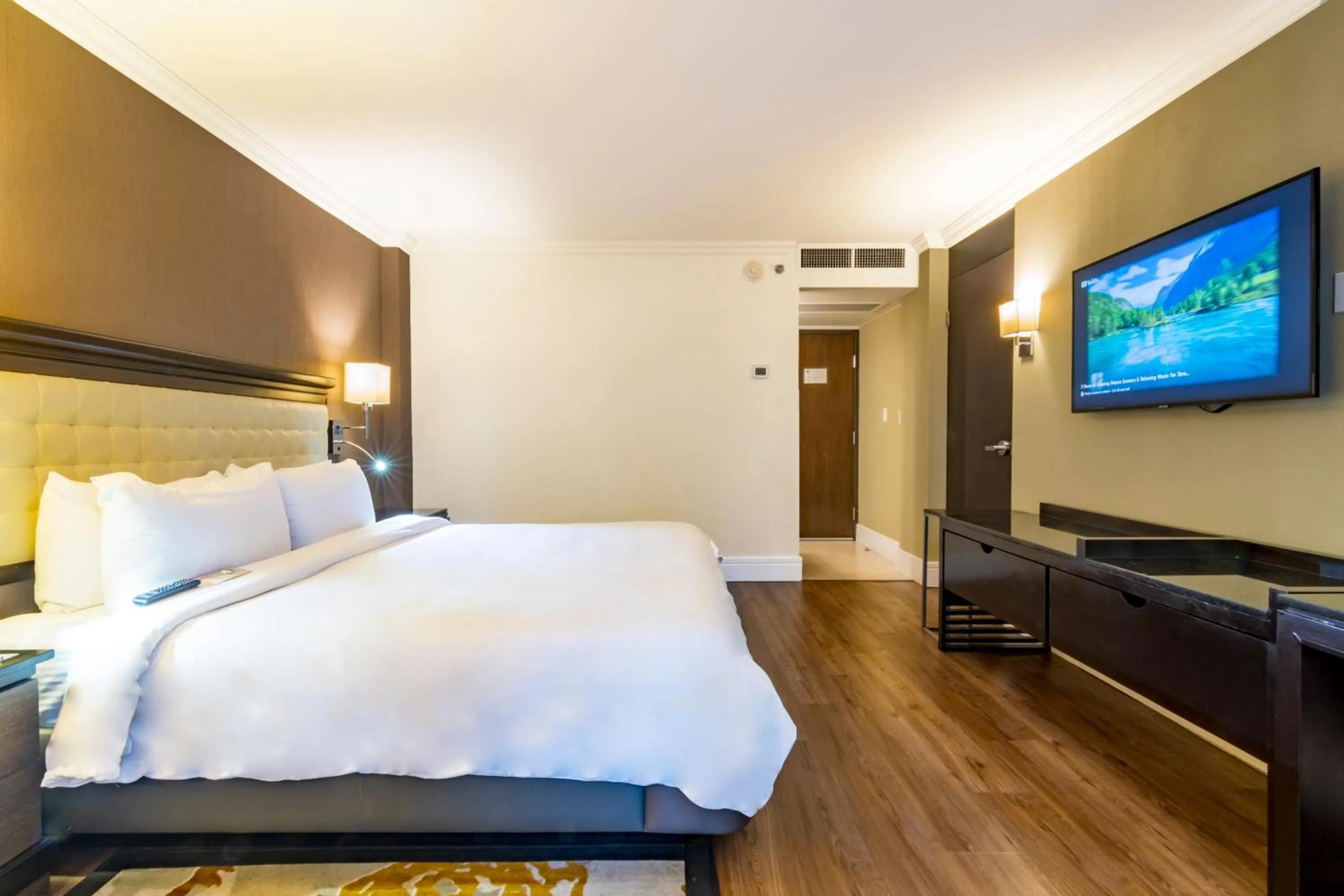 Bed in Hotel Lucerna Tijuana