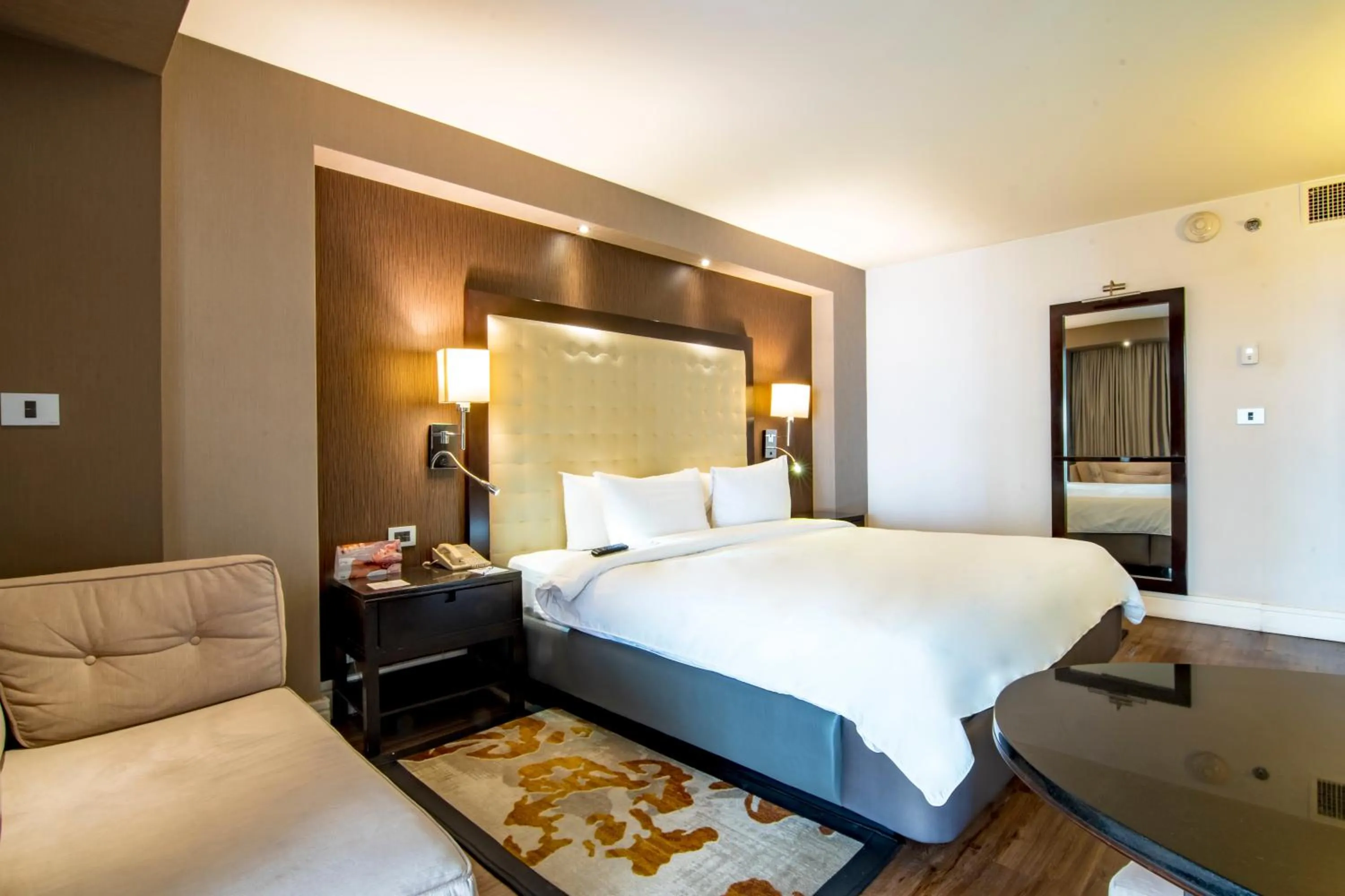 Bed in Hotel Lucerna Tijuana