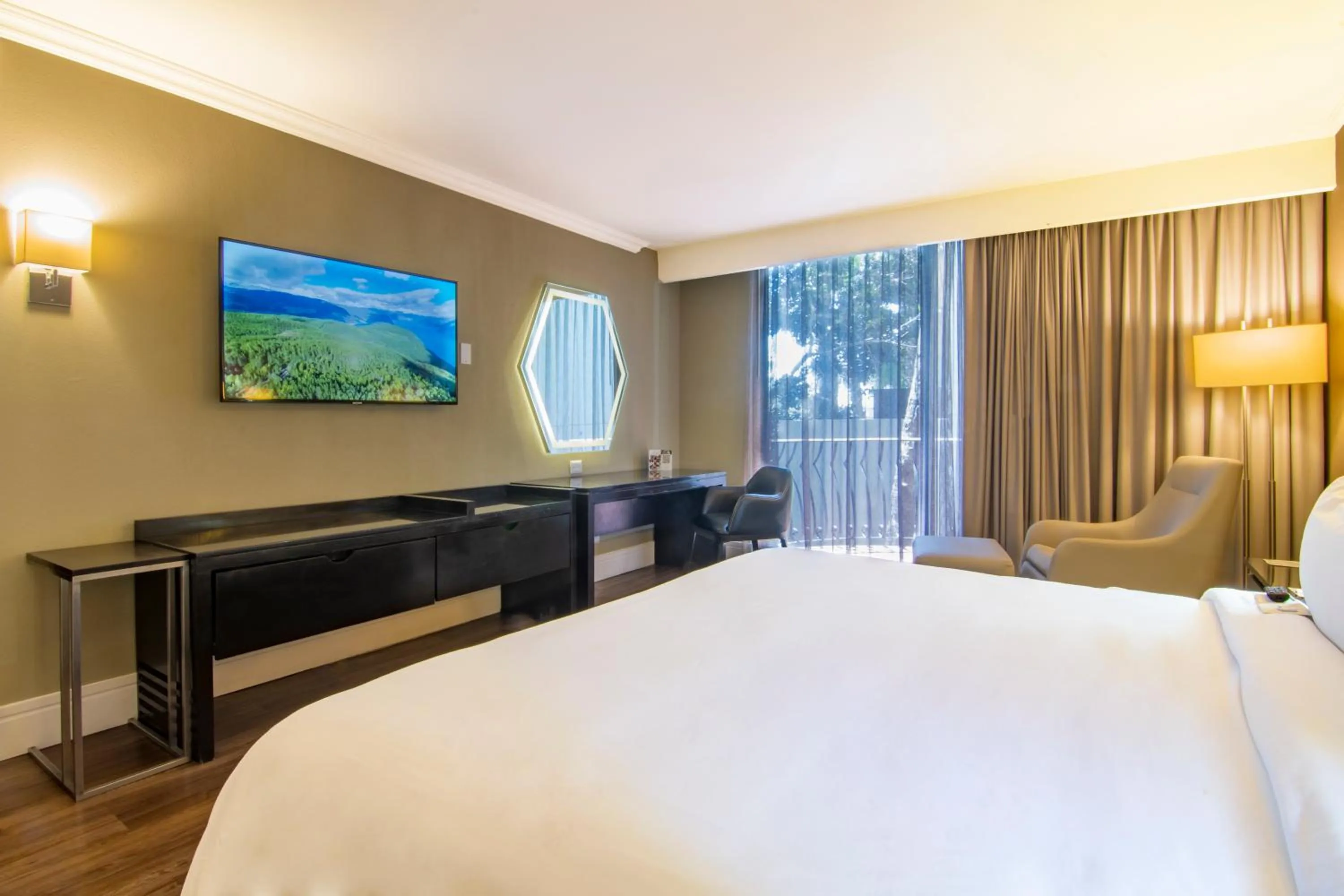 Bed in Hotel Lucerna Tijuana