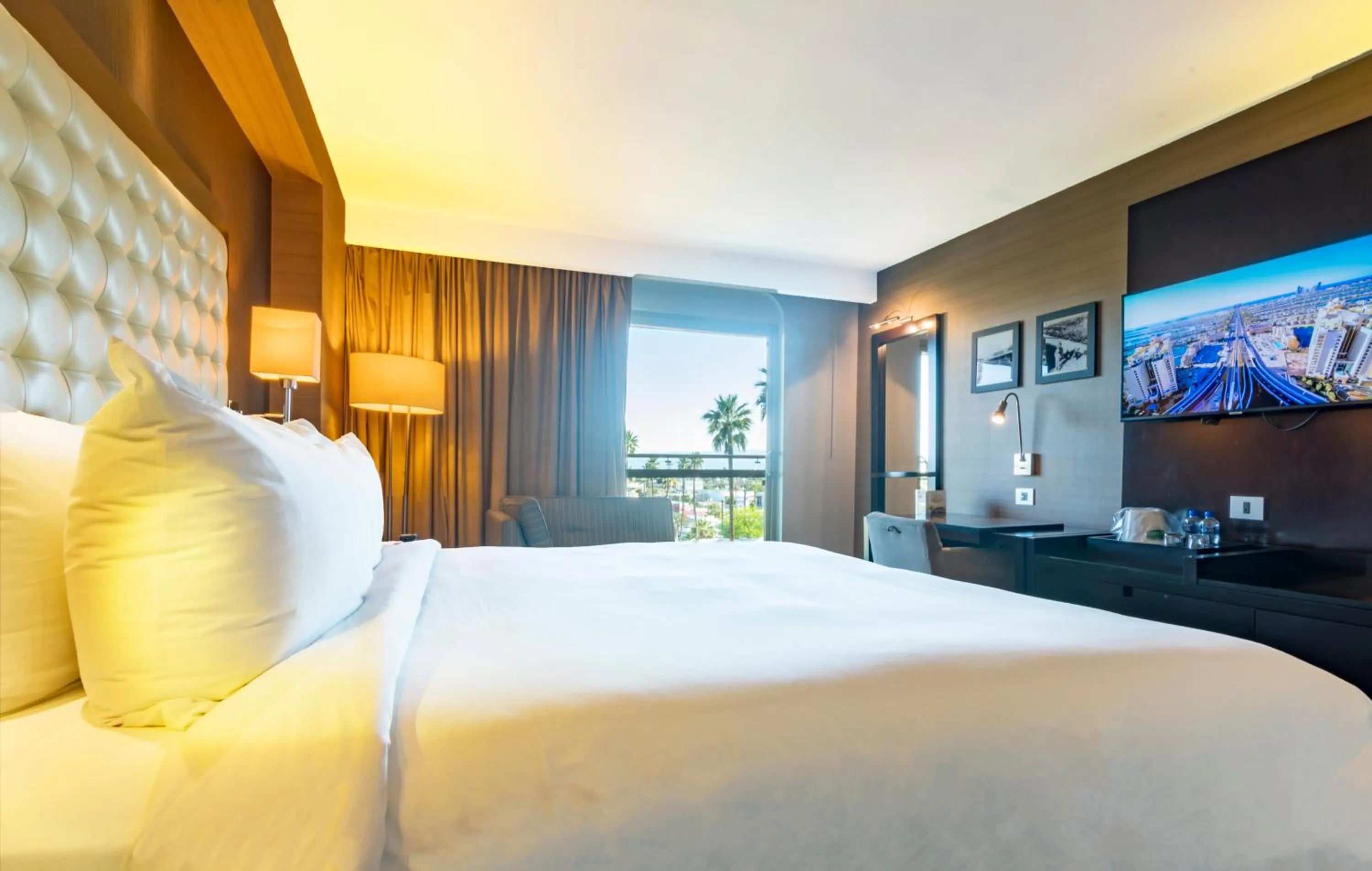 Bed in Hotel Lucerna Mexicali