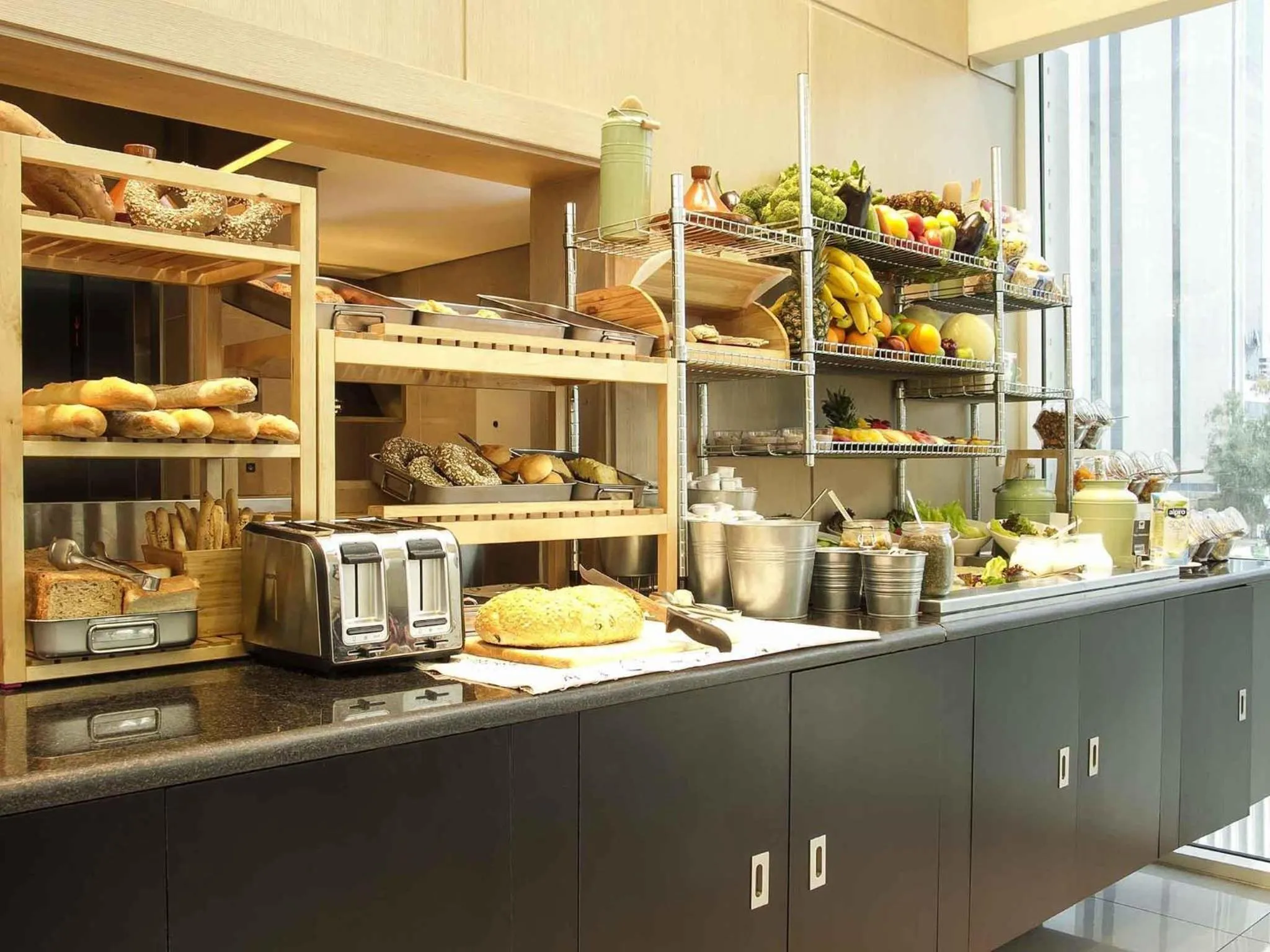 Restaurant/places to eat in ibis Sharq