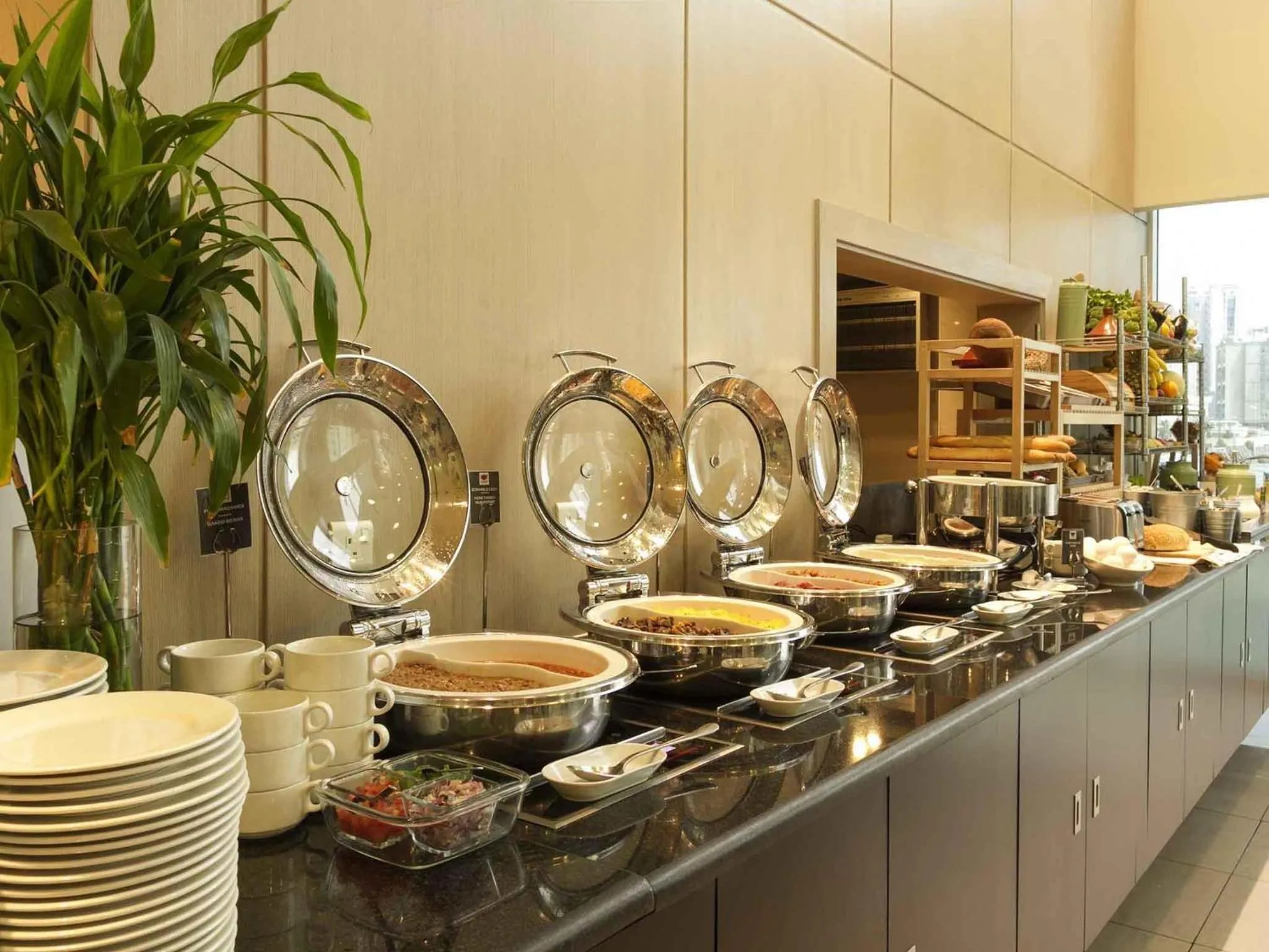 Restaurant/places to eat in ibis Sharq