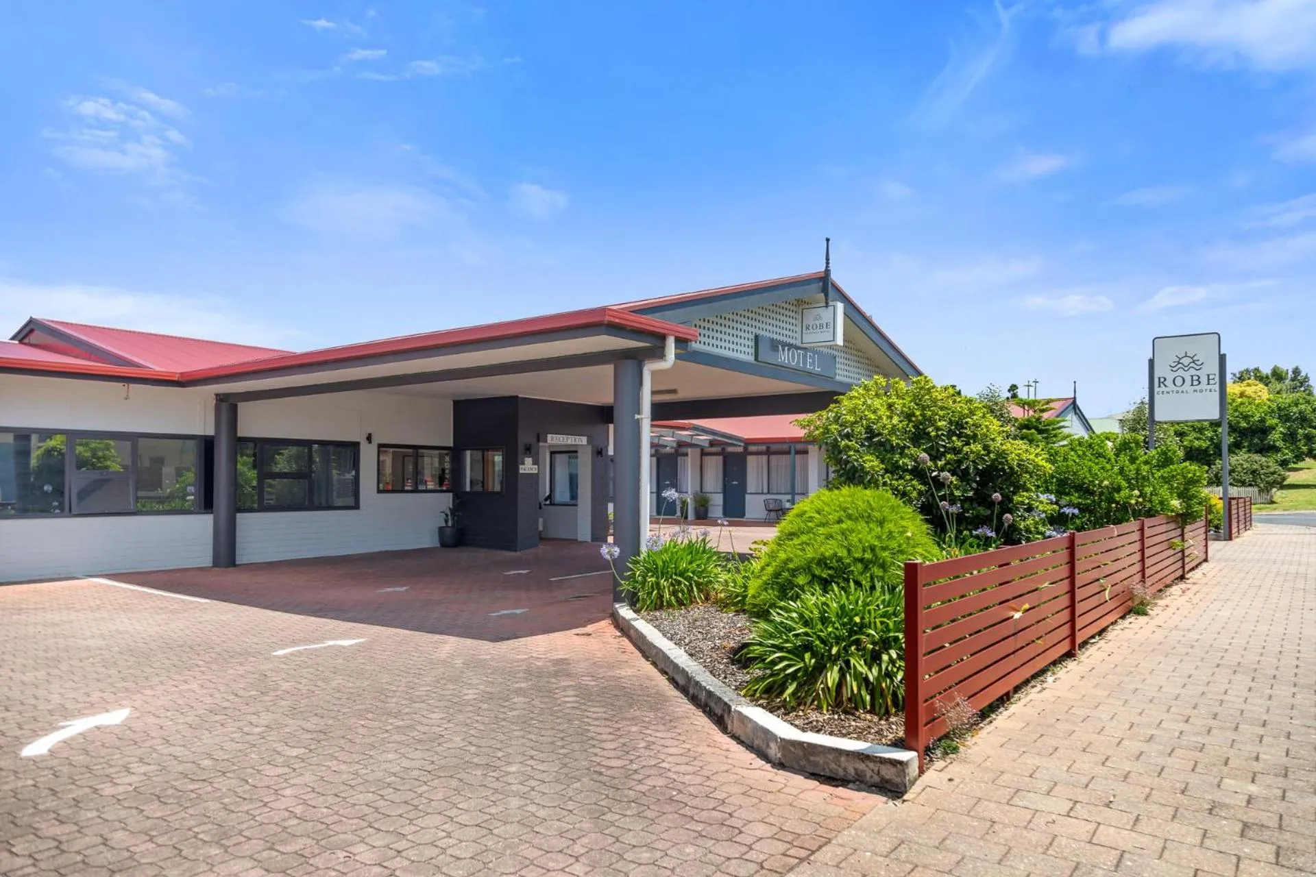 Facade/entrance in Robe Central Motel