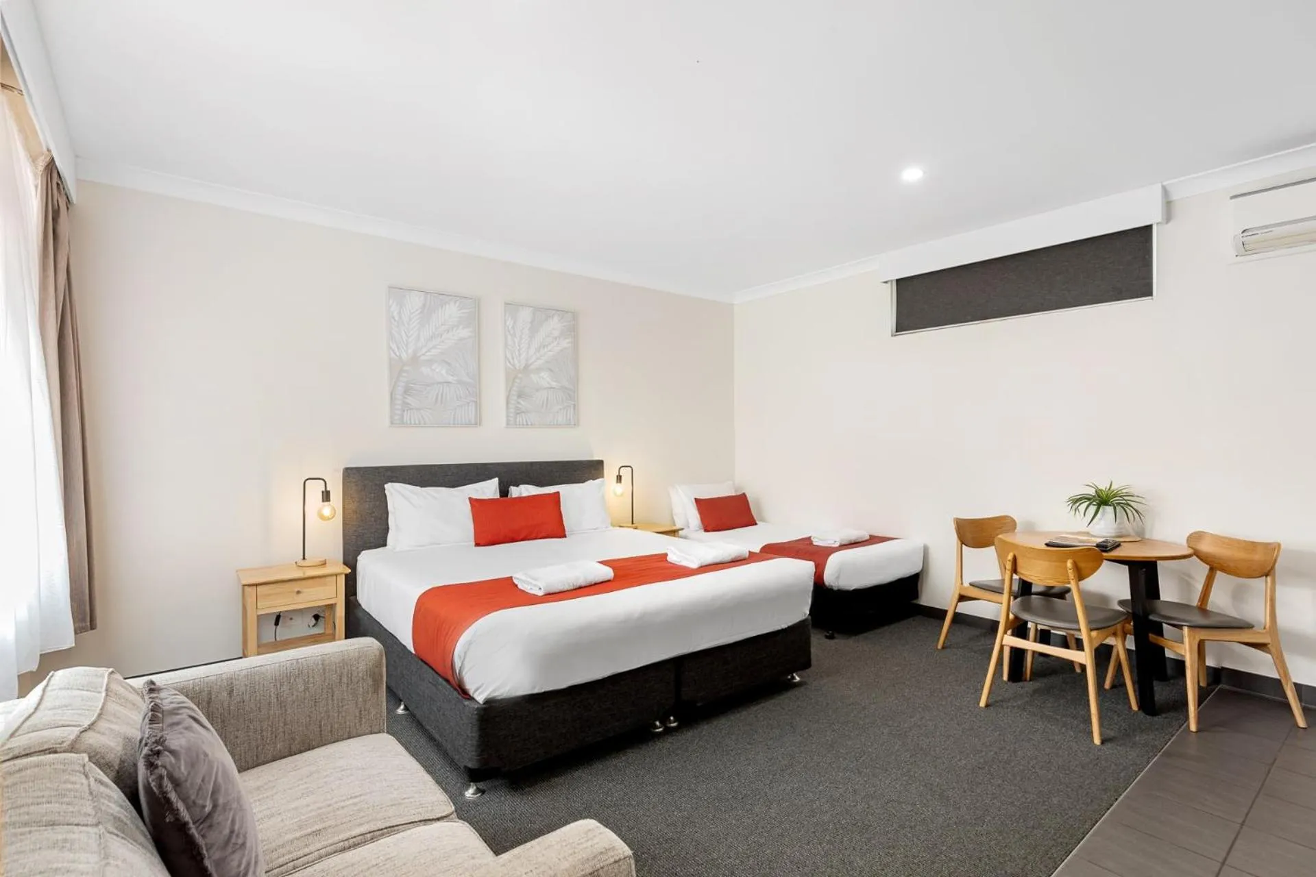 Bedroom, Bed in Robe Central Motel