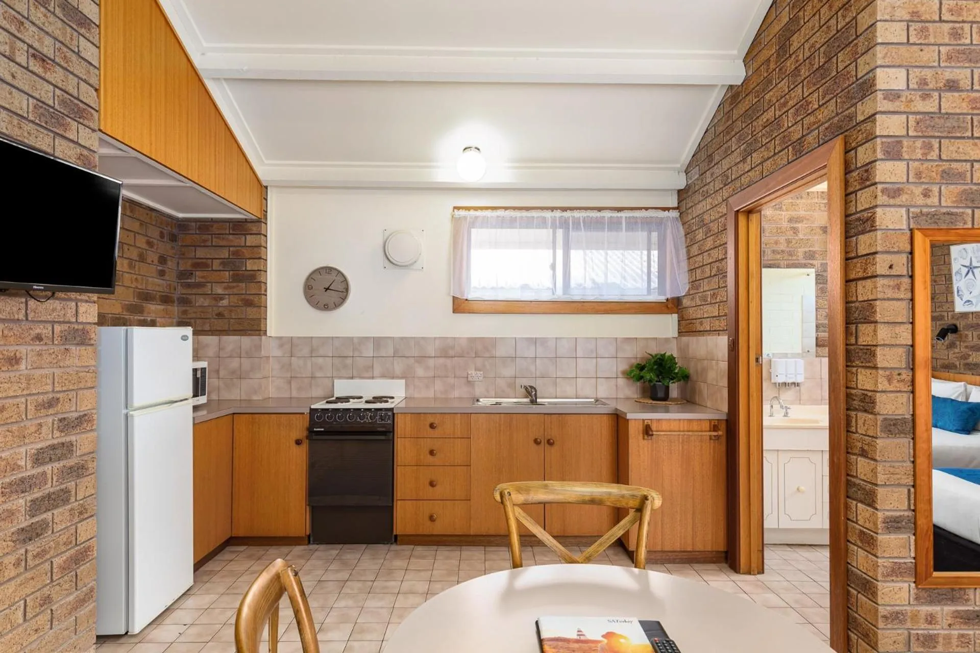 Kitchen or kitchenette in Robe Central Motel