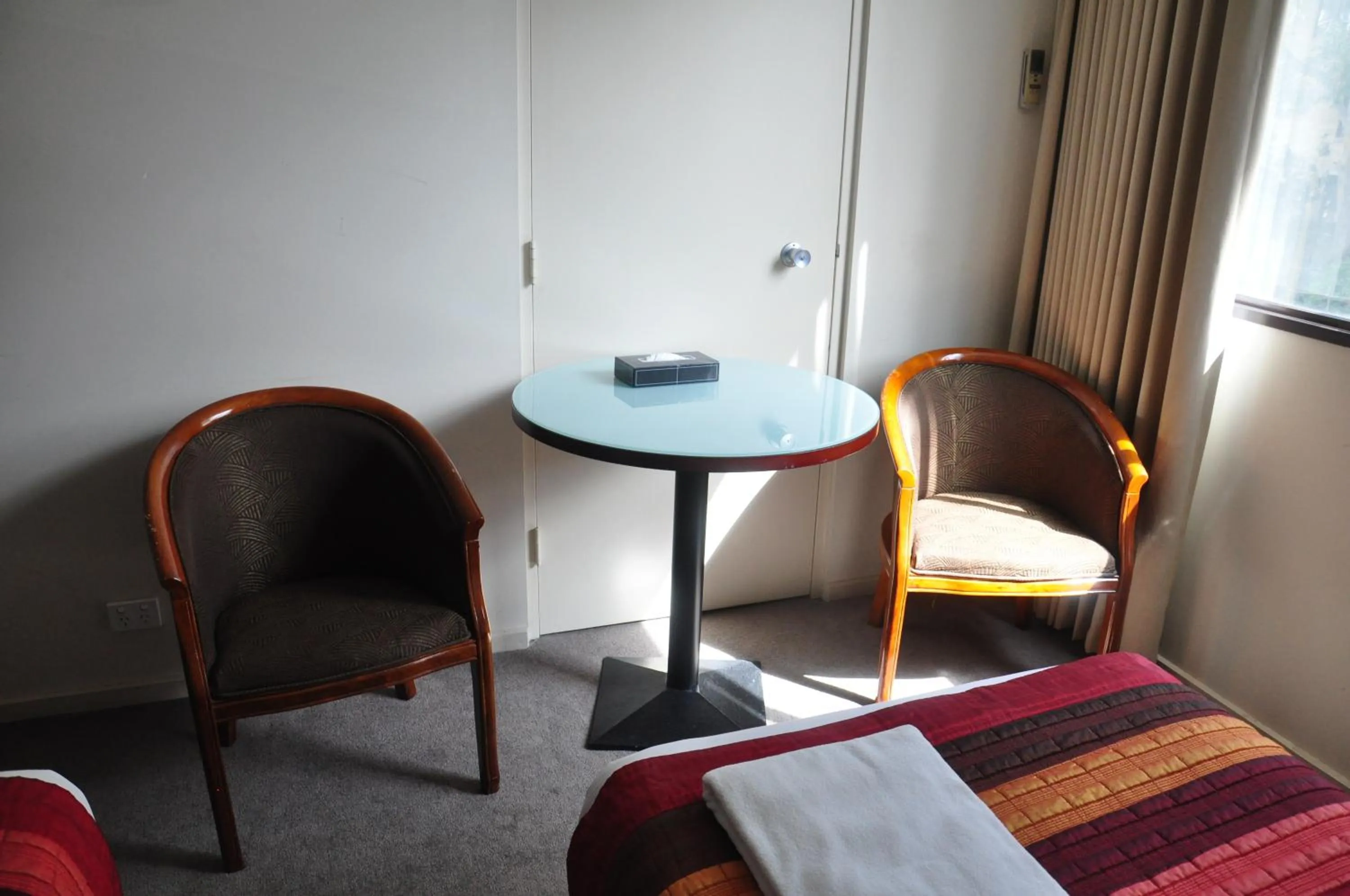 Seating area, Bed in City Park Hotel