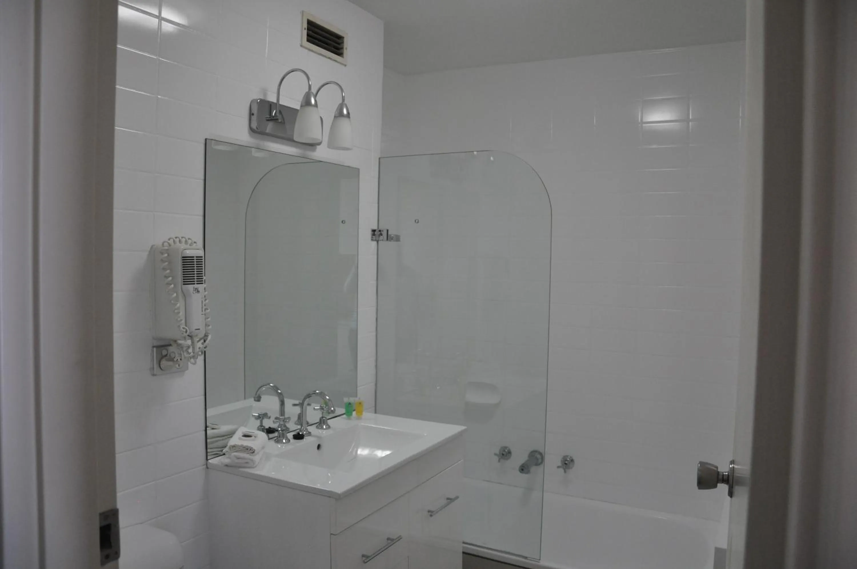 Bathroom in City Park Hotel