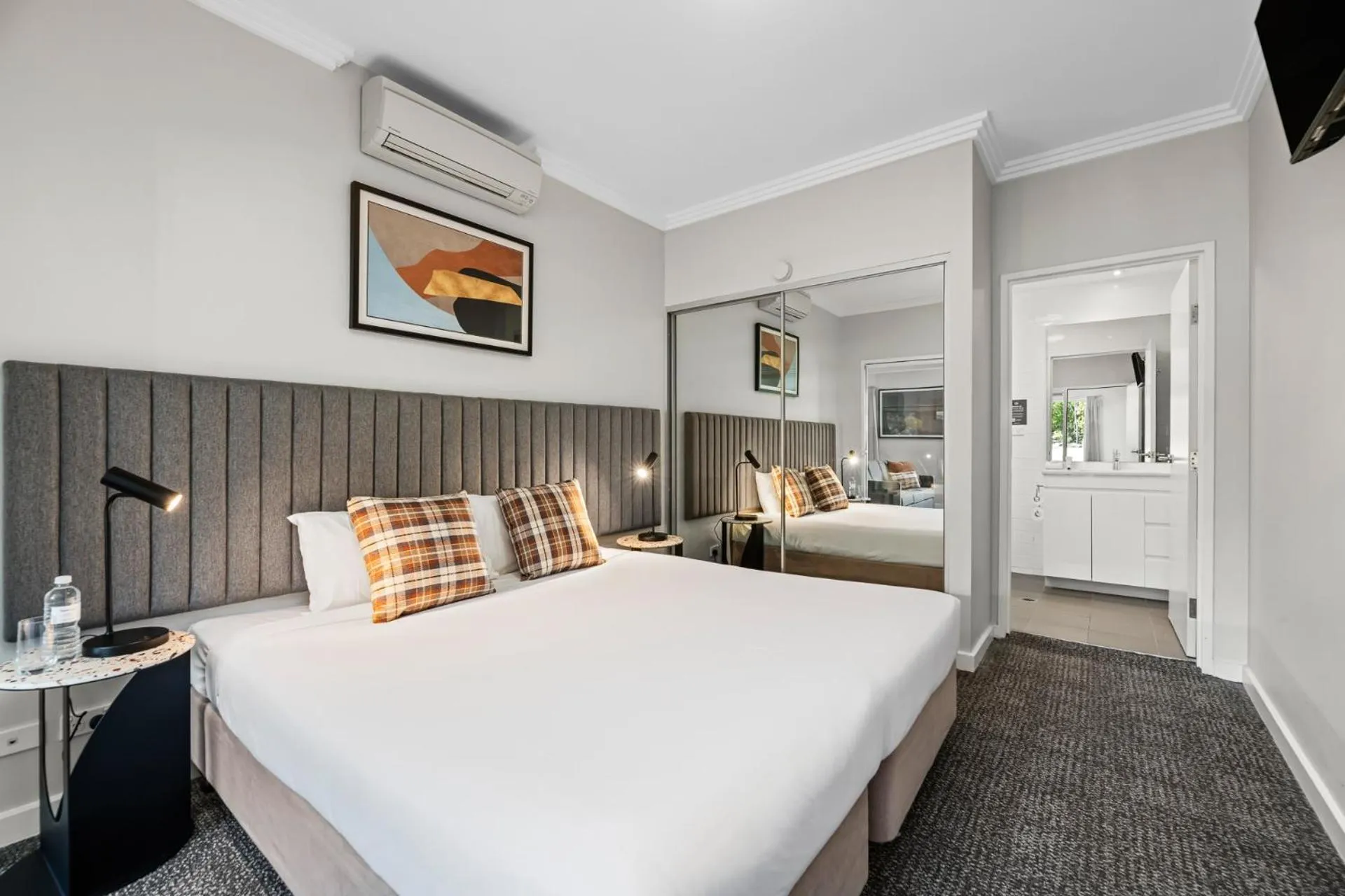 Bedroom, Bed in Quest Campbelltown