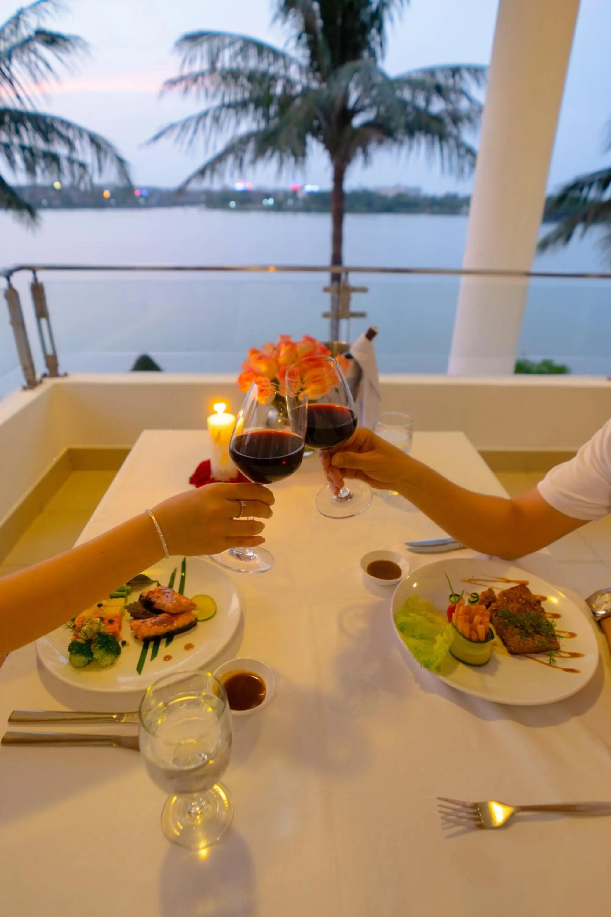 Food and drinks in Century Riverside Hotel Hue