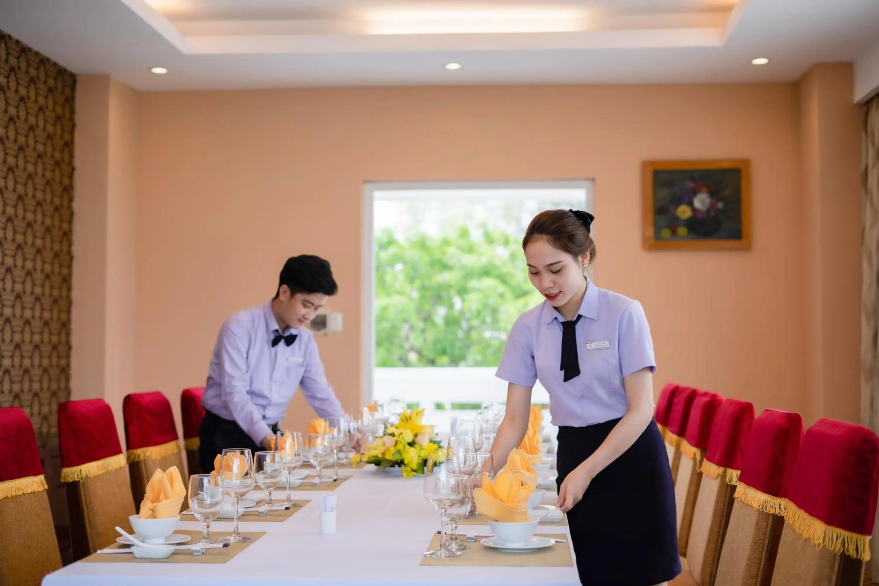 Restaurant/places to eat in Century Riverside Hotel Hue