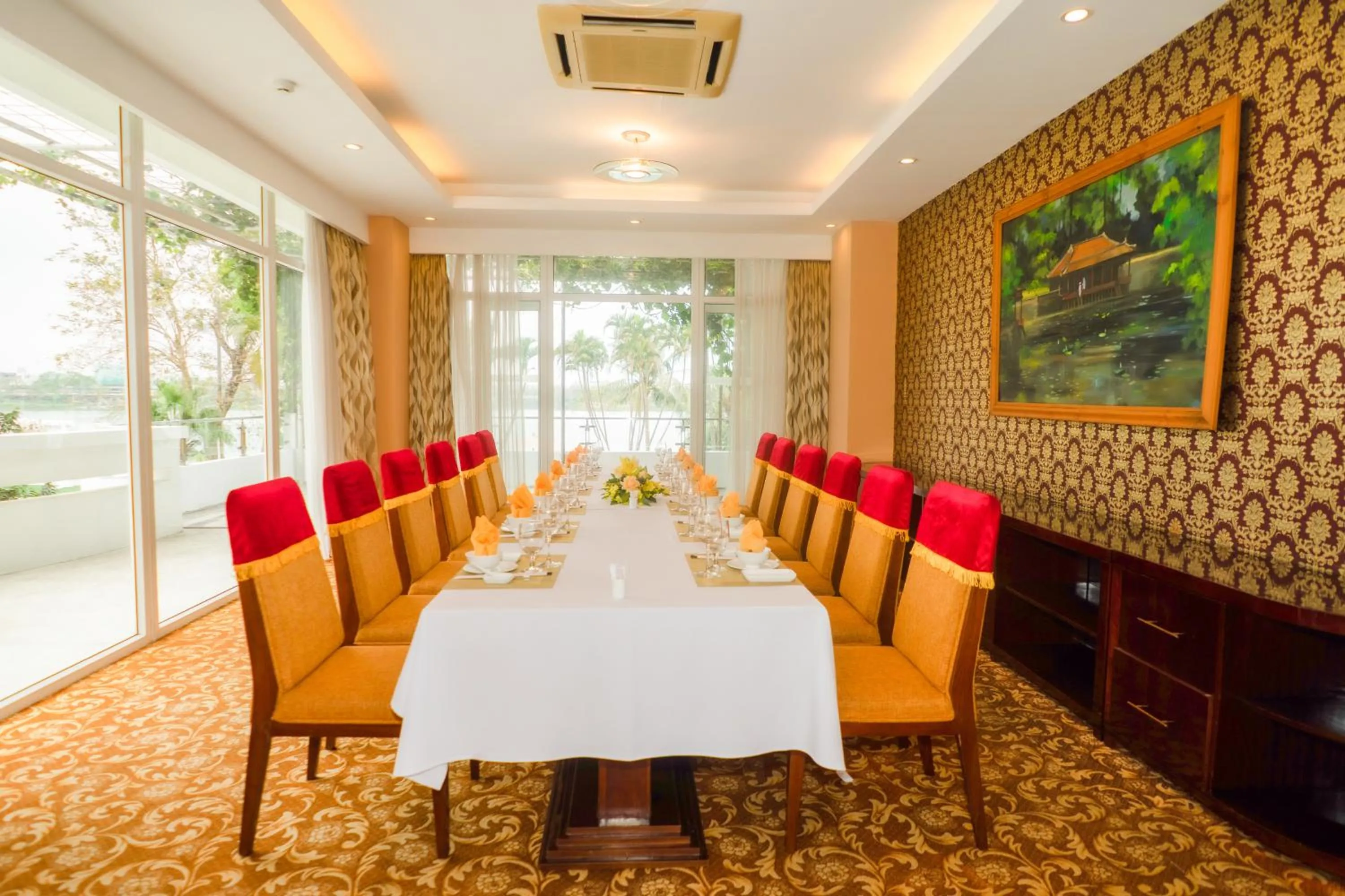 Restaurant/places to eat in Century Riverside Hotel Hue