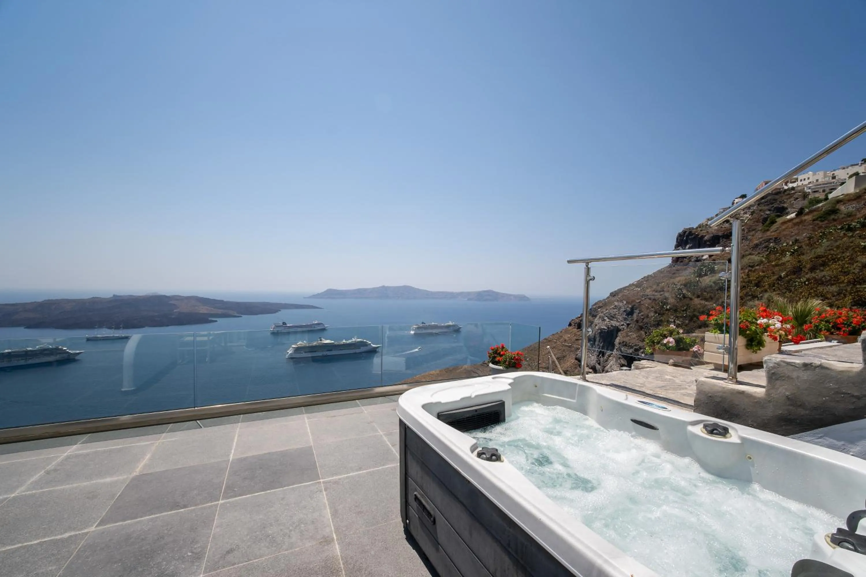Hot Tub in Kratiras View Luxury Suites