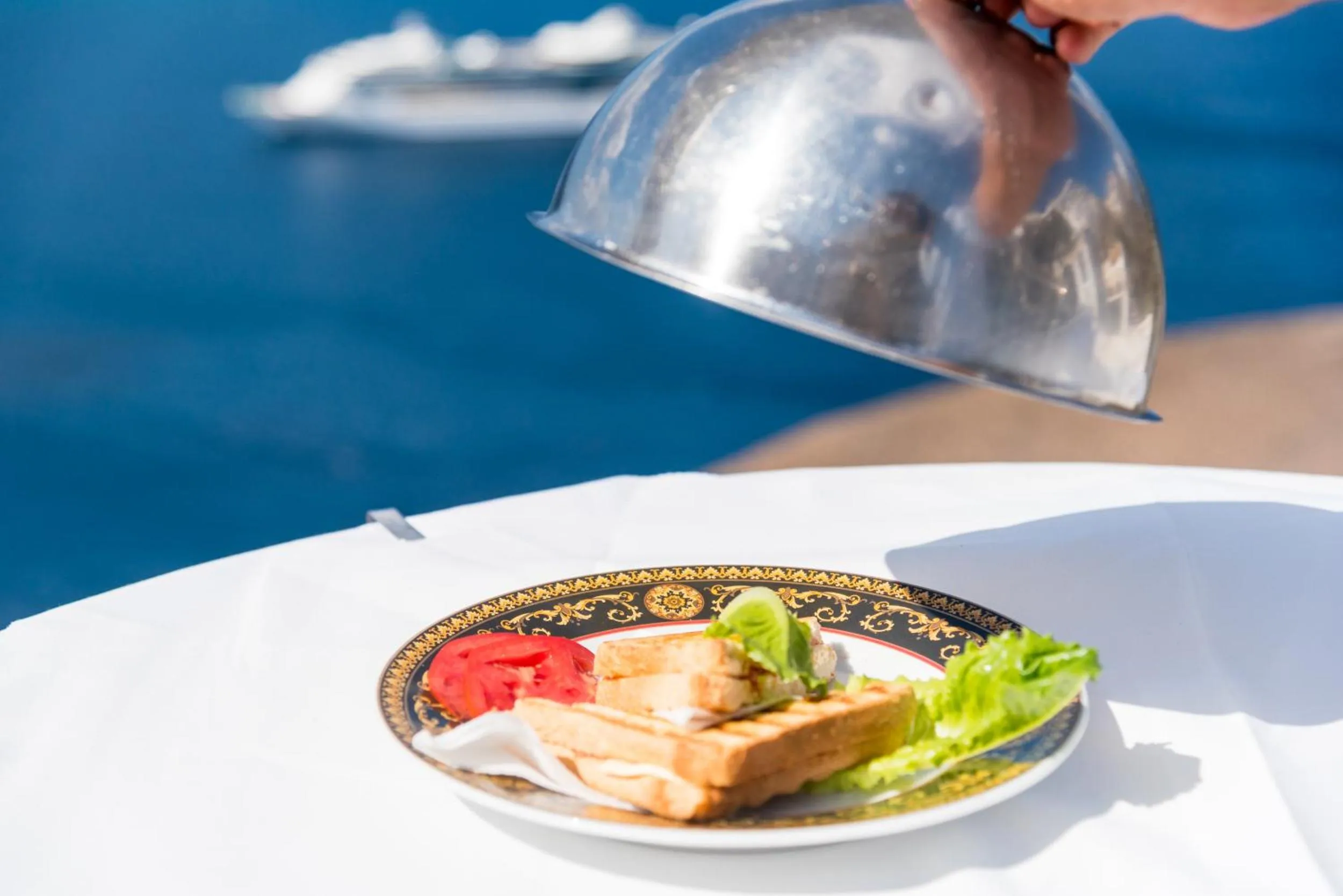 Restaurant/places to eat in Kratiras View Luxury Suites