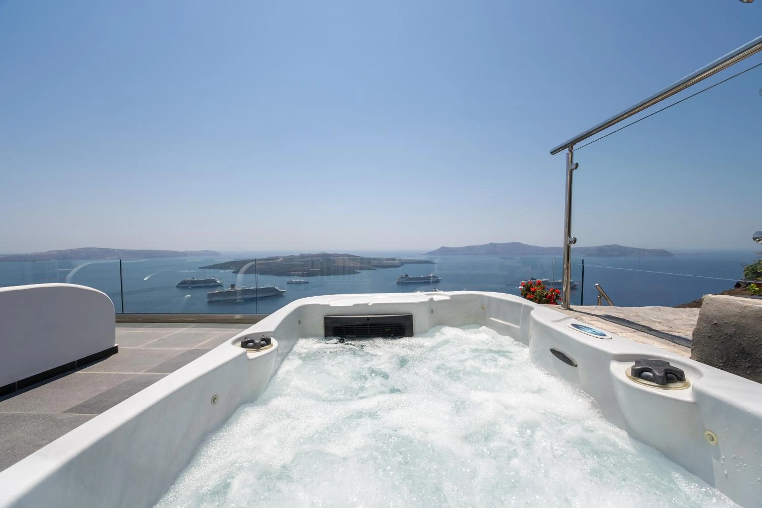 Hot Tub in Kratiras View Luxury Suites