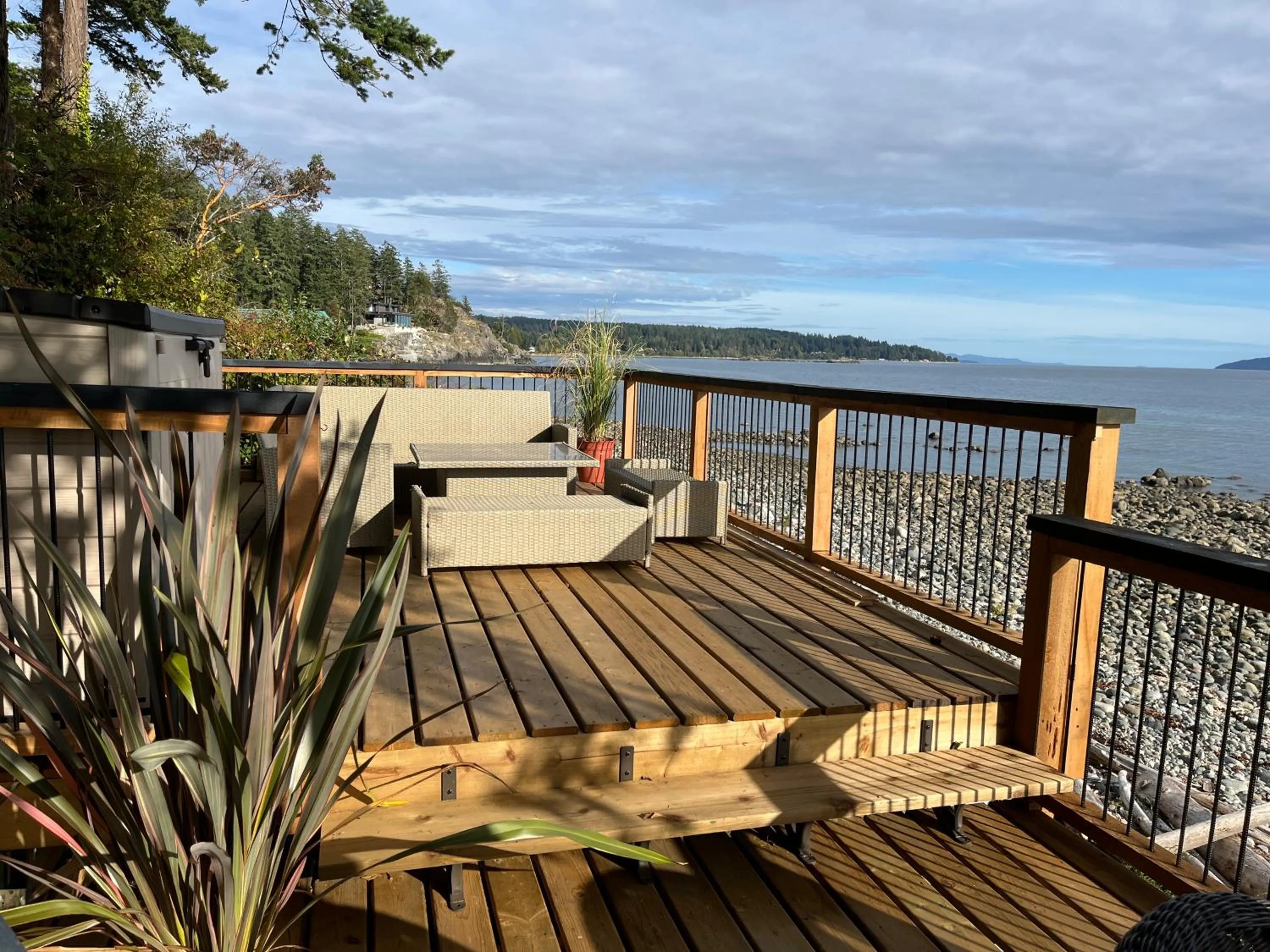 Malaspina Strait Cottage