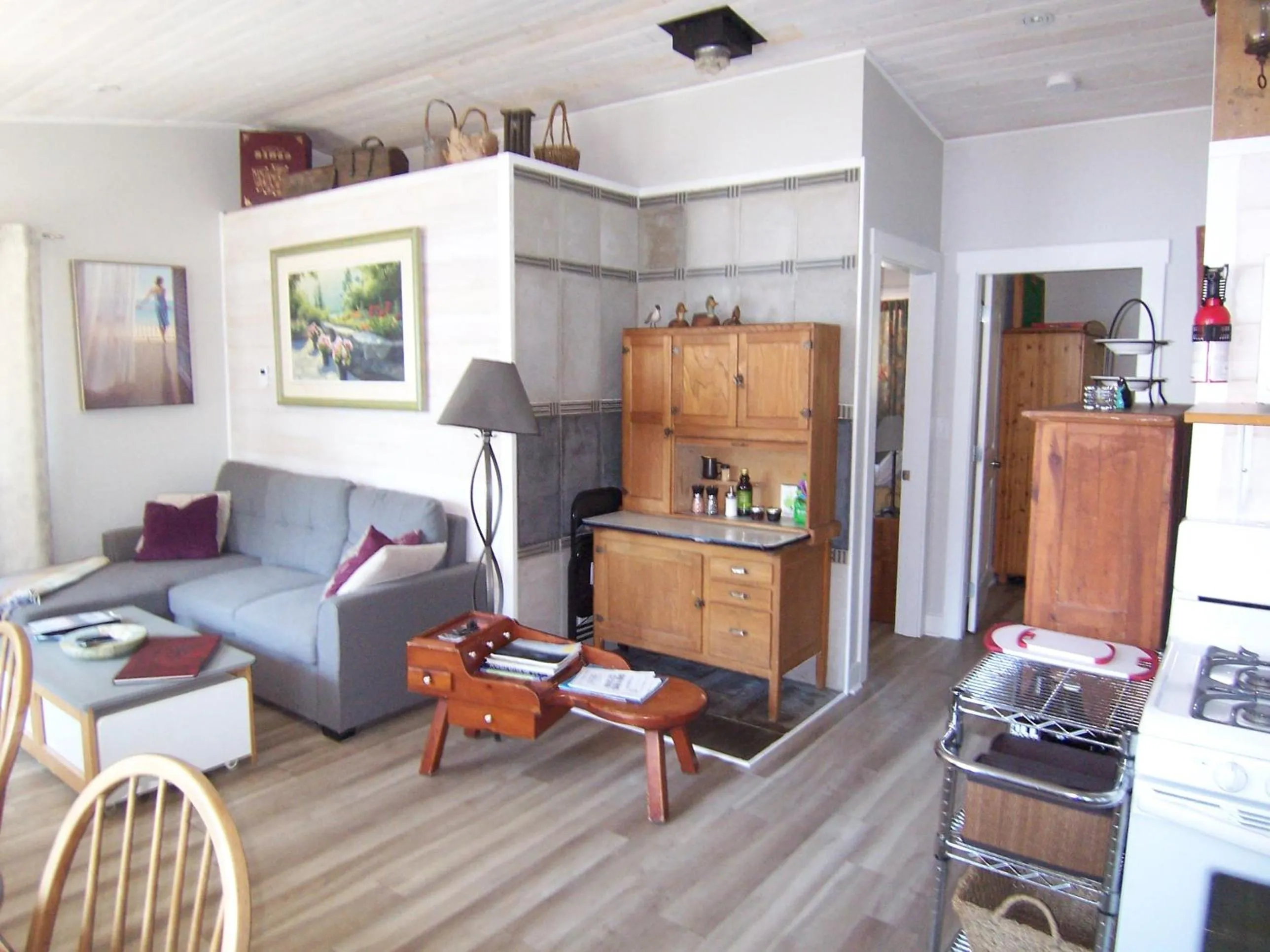 Seating area in Malaspina Strait Cottage