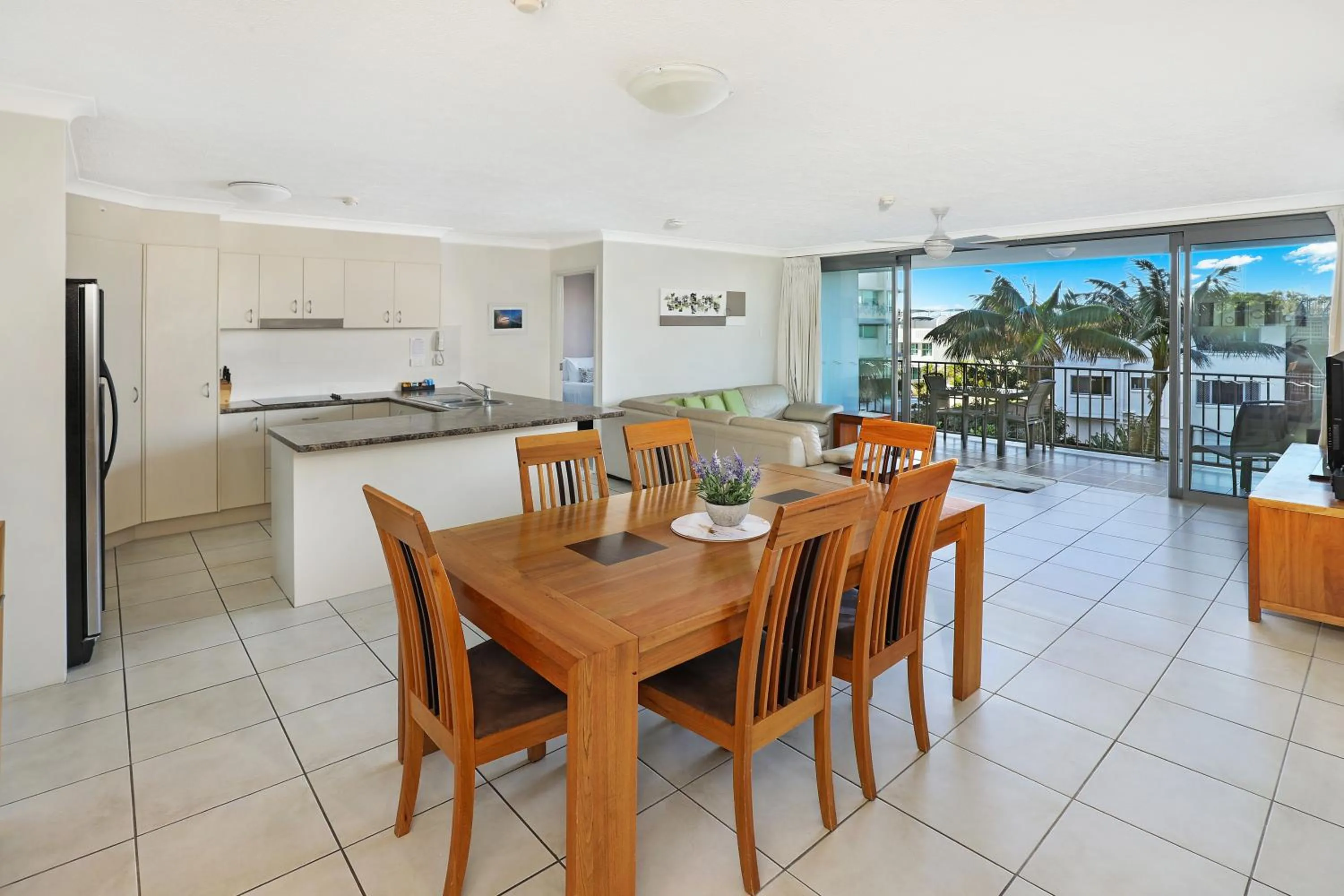Dining area in Majorca Isle Beachside Resort