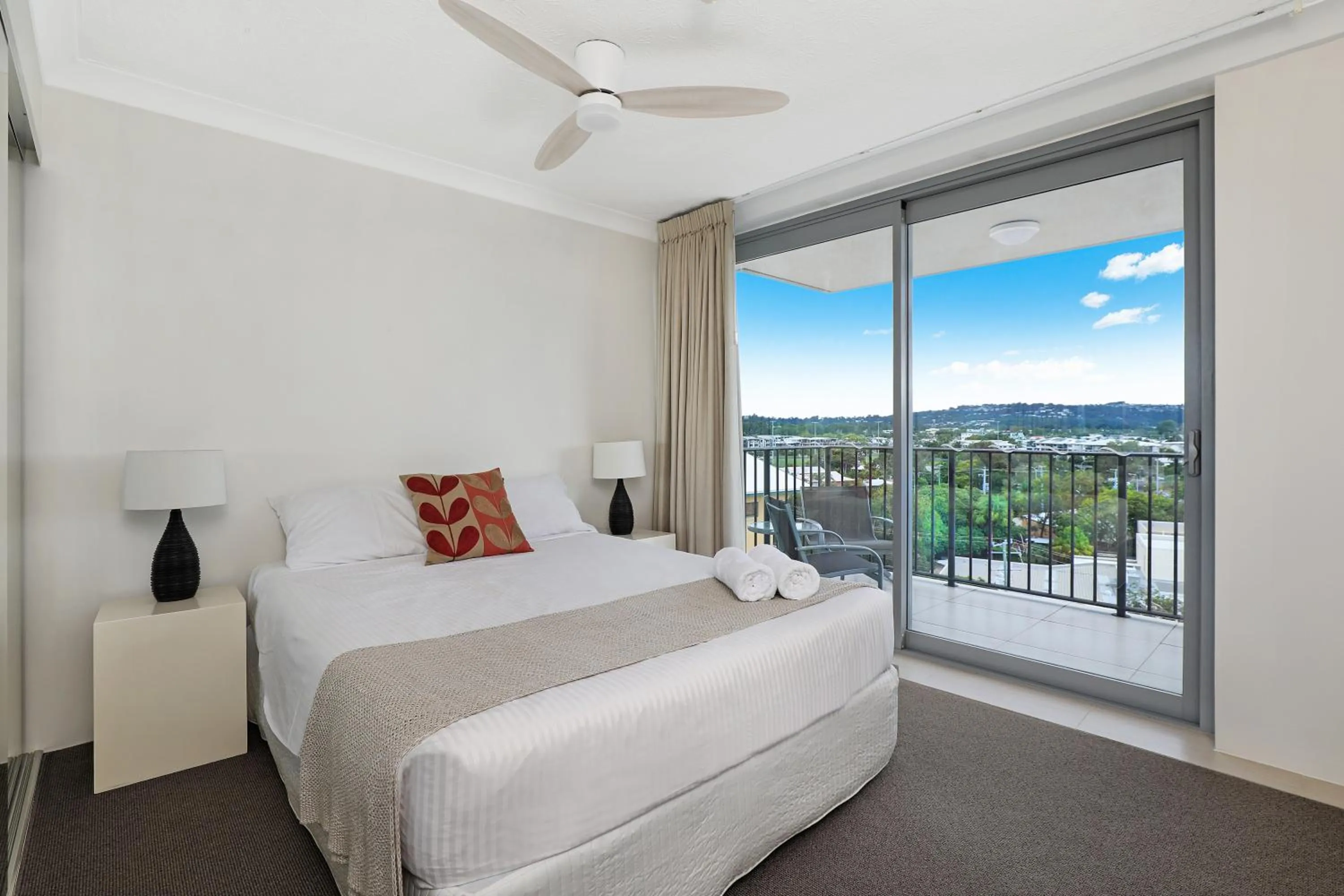 Bedroom, Bed in Majorca Isle Beachside Resort