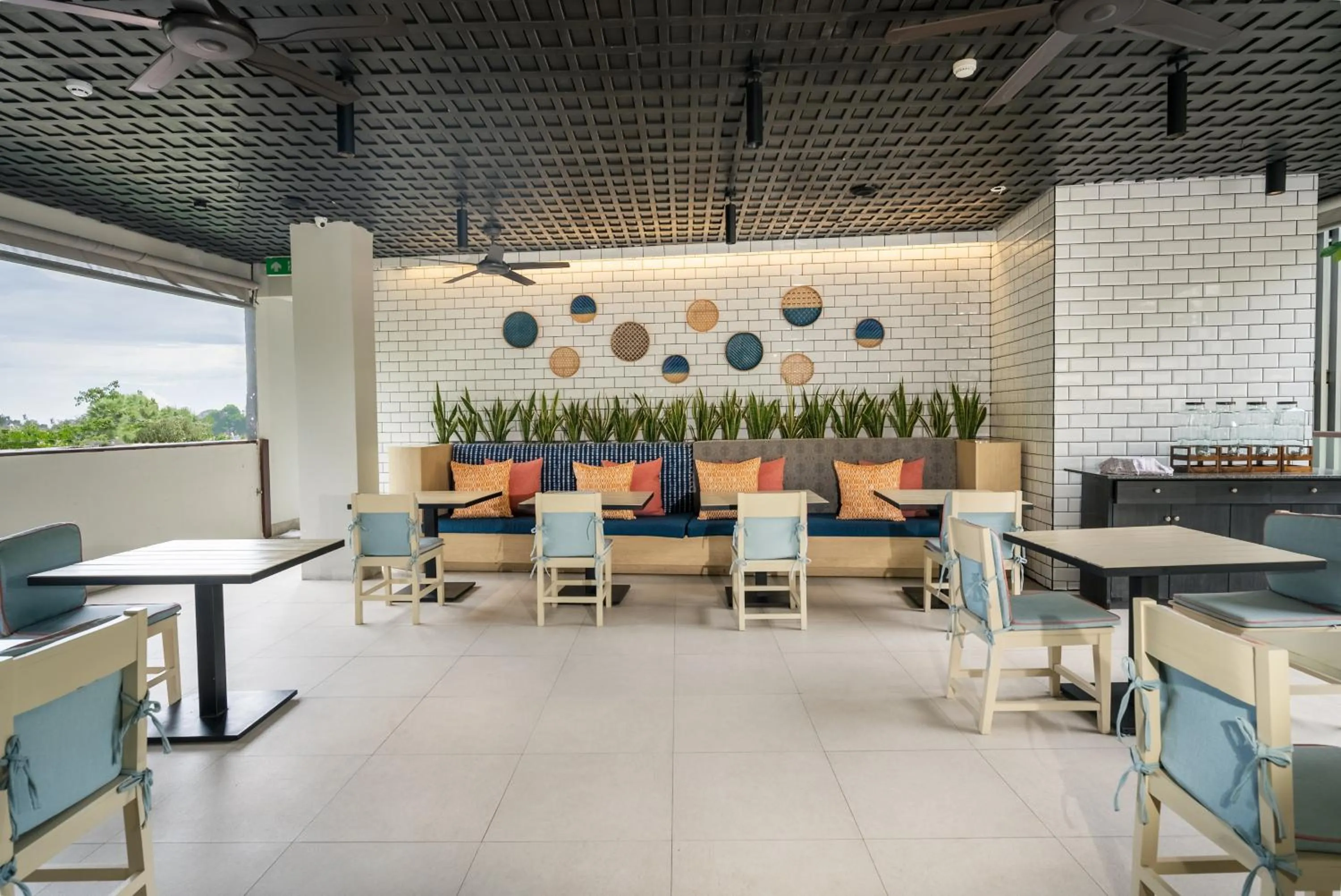 Restaurant/places to eat in Hotel IKON Phuket - SHA Extra Plus